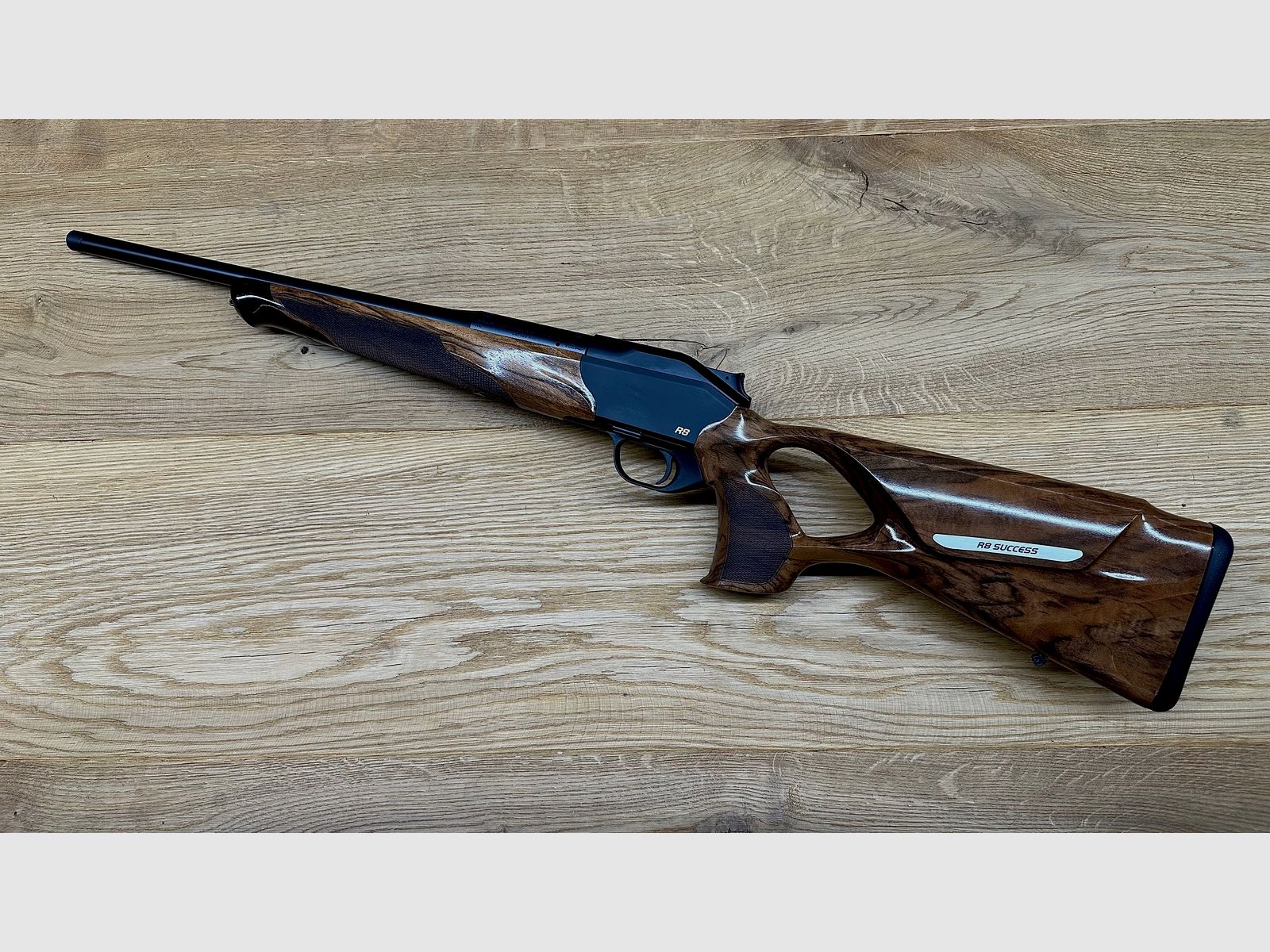 Blaser R8 Success / HK 4 / Lochschaft / gekürzter Lauf / M15x1 / Kaliber nach Wahl / AH Kammergriffkugel