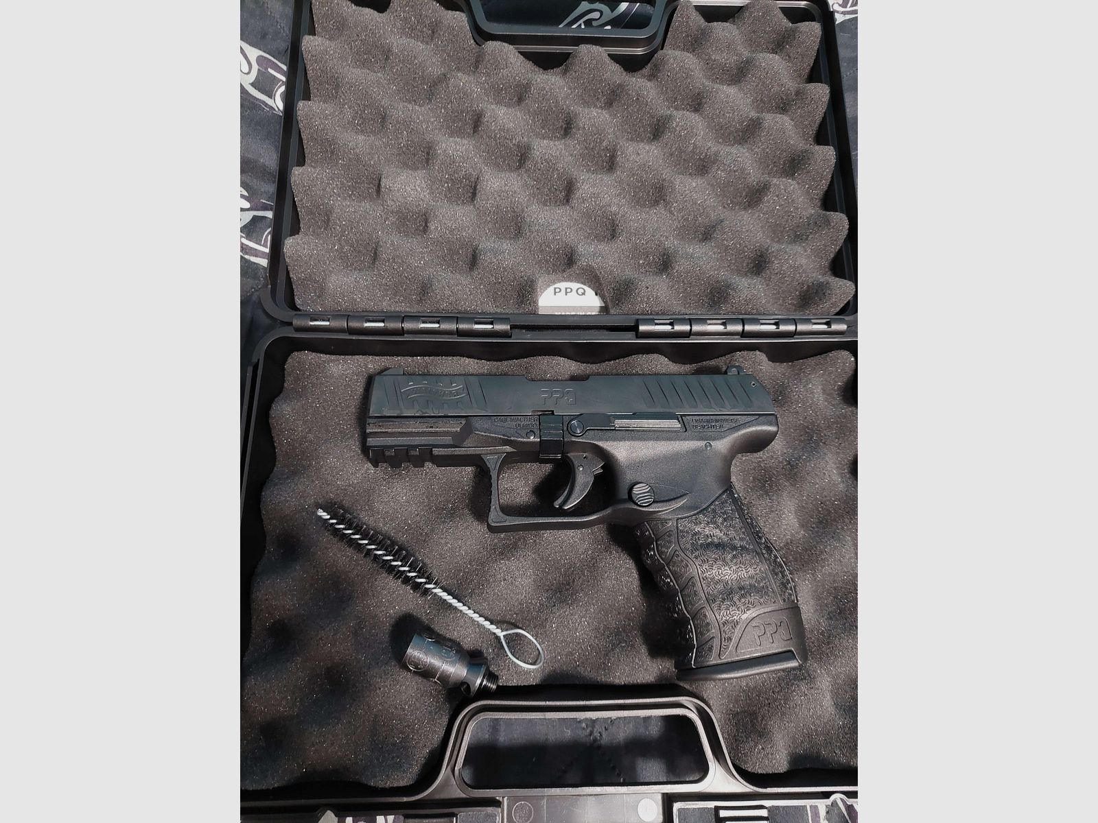 Walther PPQ + Original Walther Pistolen-Holster & 1 Extra Magazin