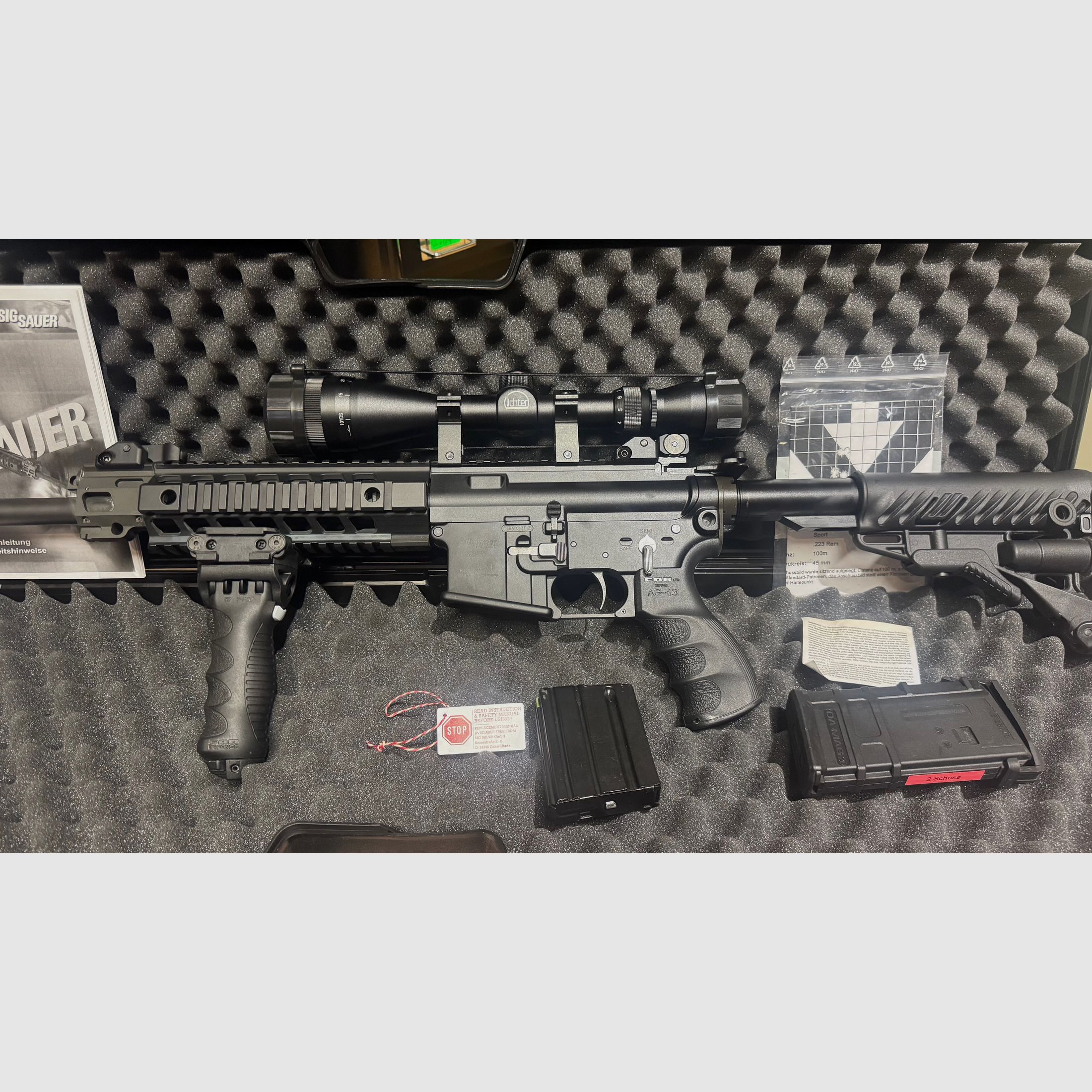 SIG Sauer 516, cal. .223 Rem., en excelente estado, con disparador fino, accesorios y visor