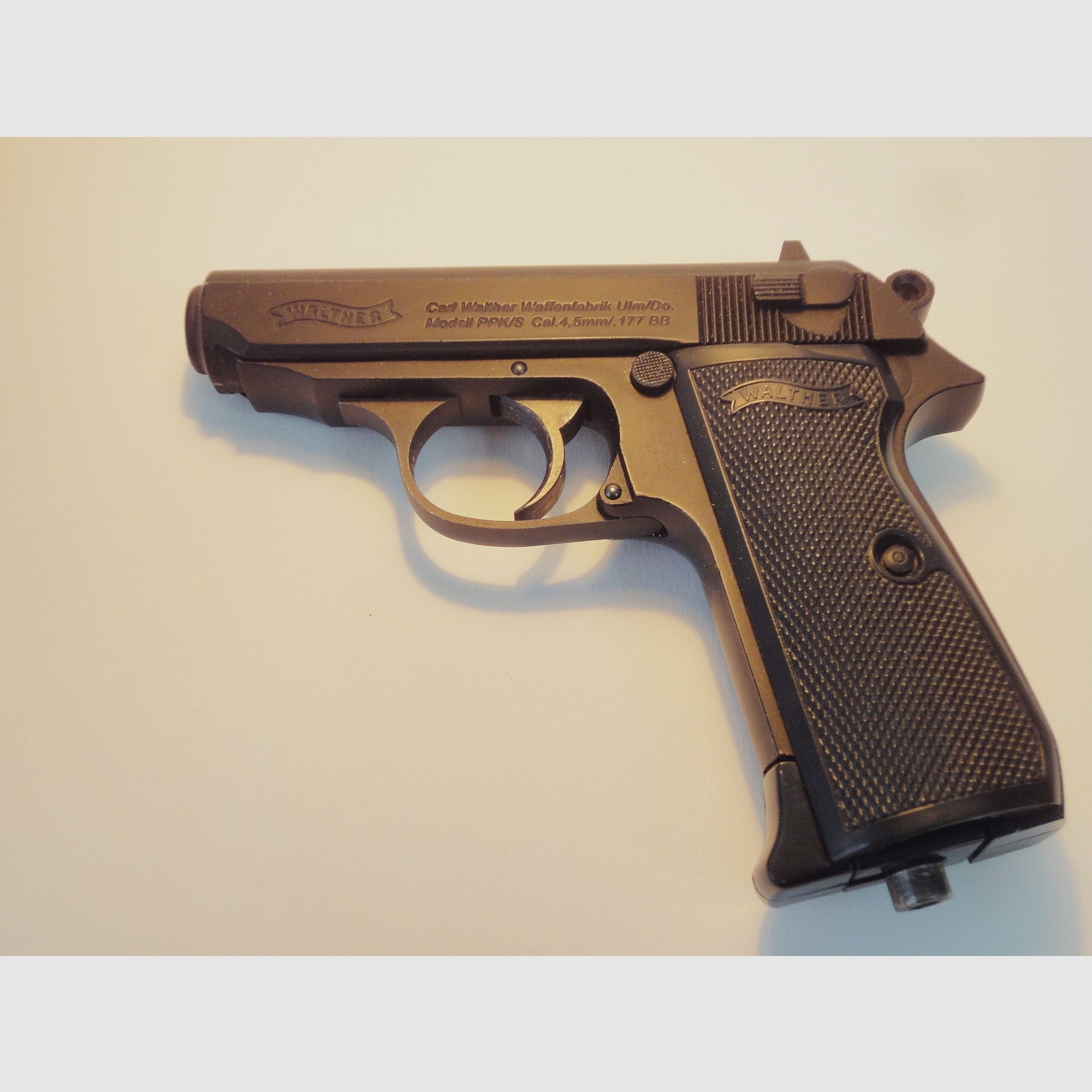 Pistolet à air comprimé Walther PPK/s co2