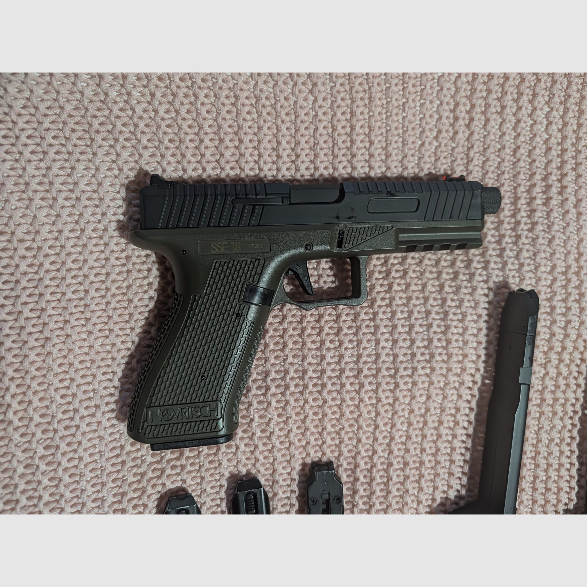 Novritsch SSE18 pistol with magazines, image 2 of 5