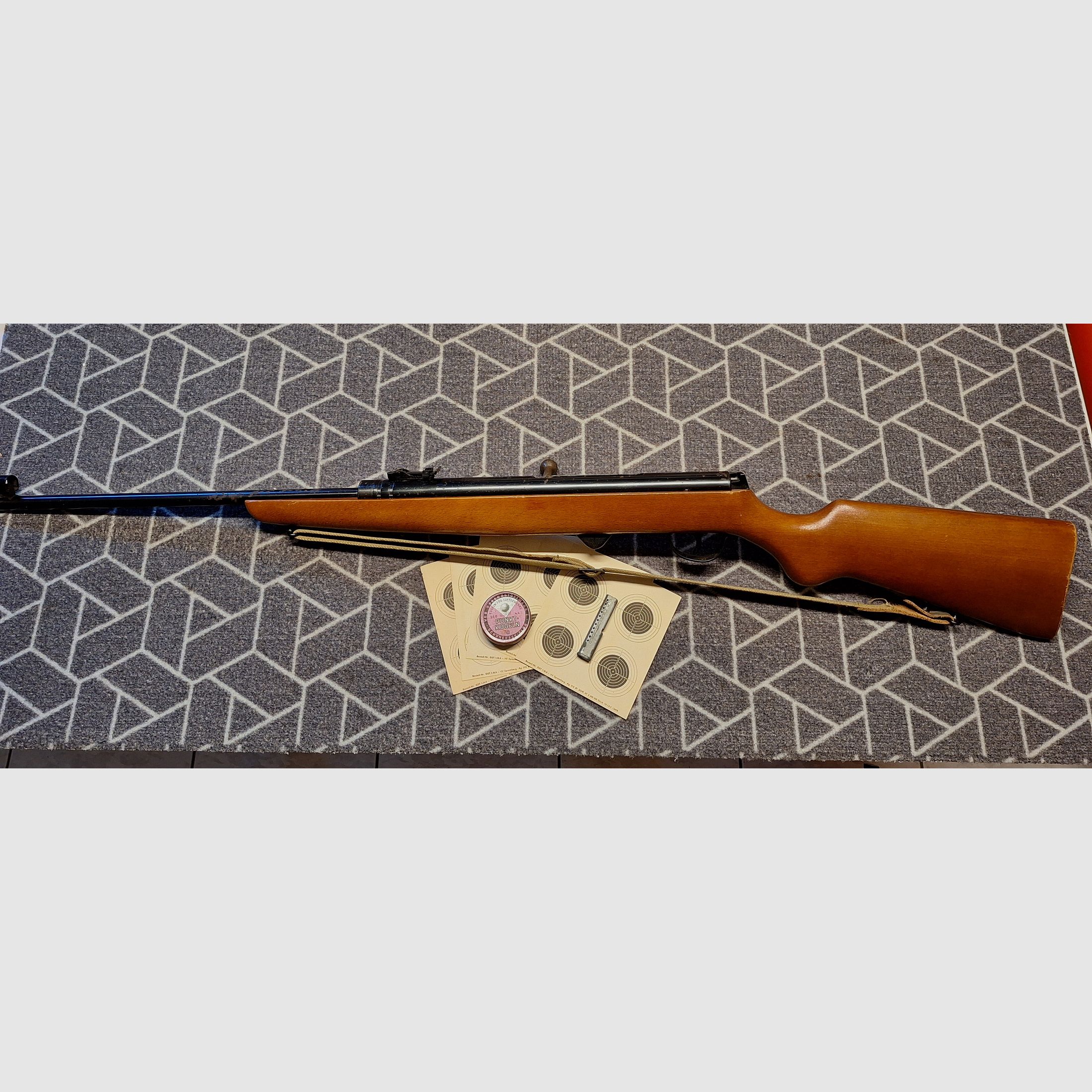 Haenel Suhl 310 air rifle with 12-round magazine + case!