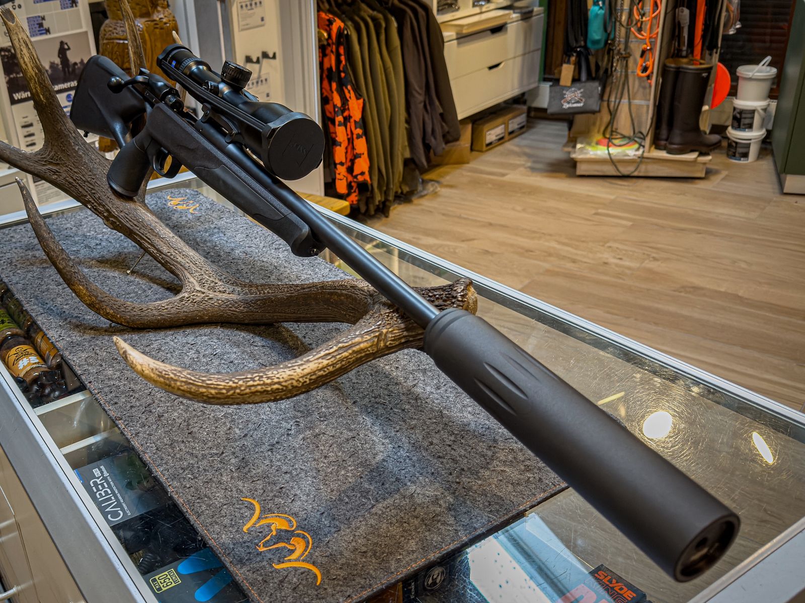 Blaser R8 Professional with Zeiss Victory HT 3-1256