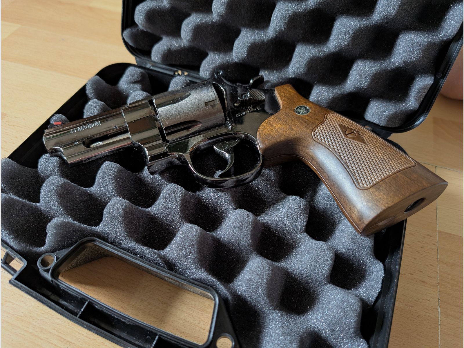 Smith & Wesson M 29 Revolver/  44 Magnum  CO 2 /  4,5 mm BB - Frei ab 18 
