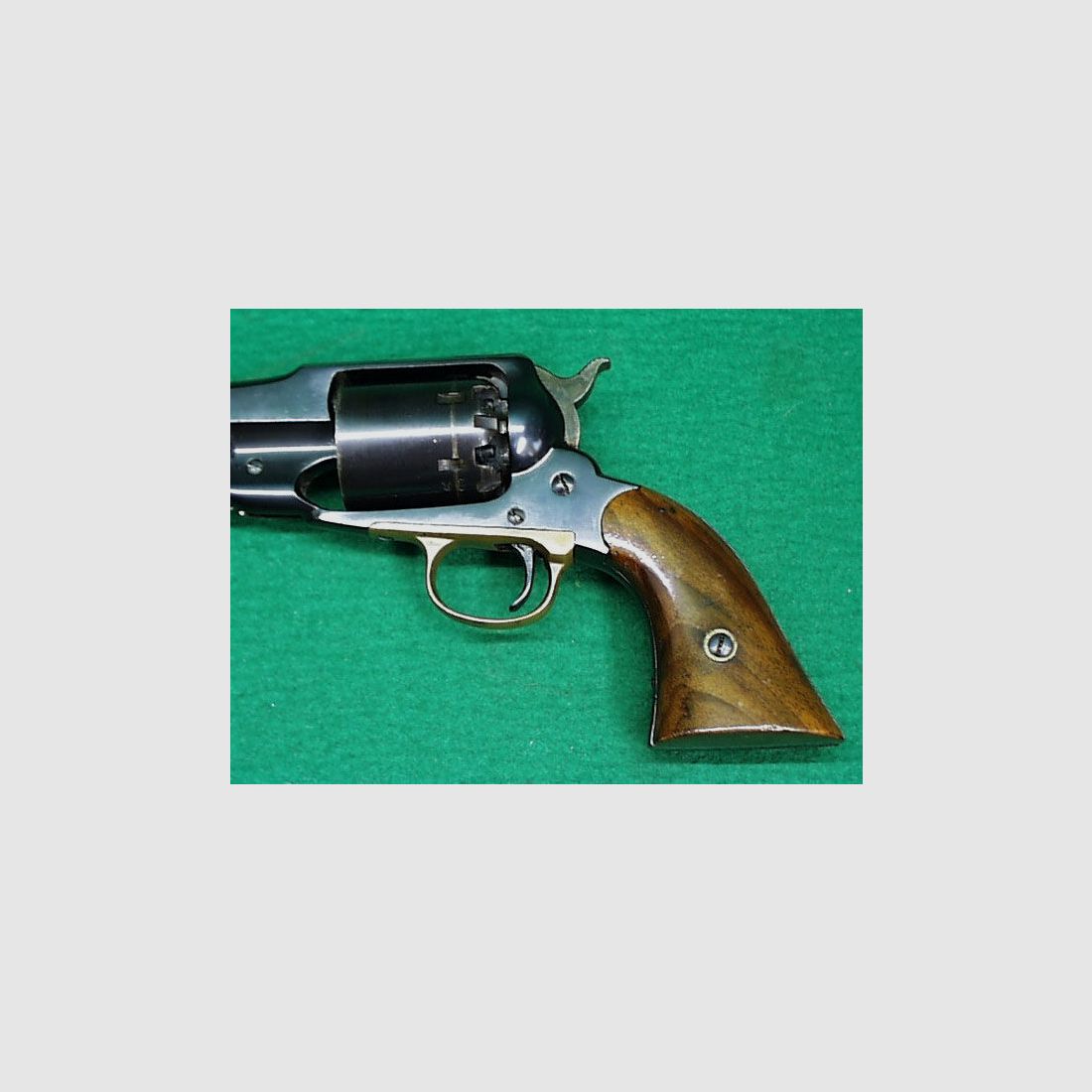 Revólver Uberti Remington 1858