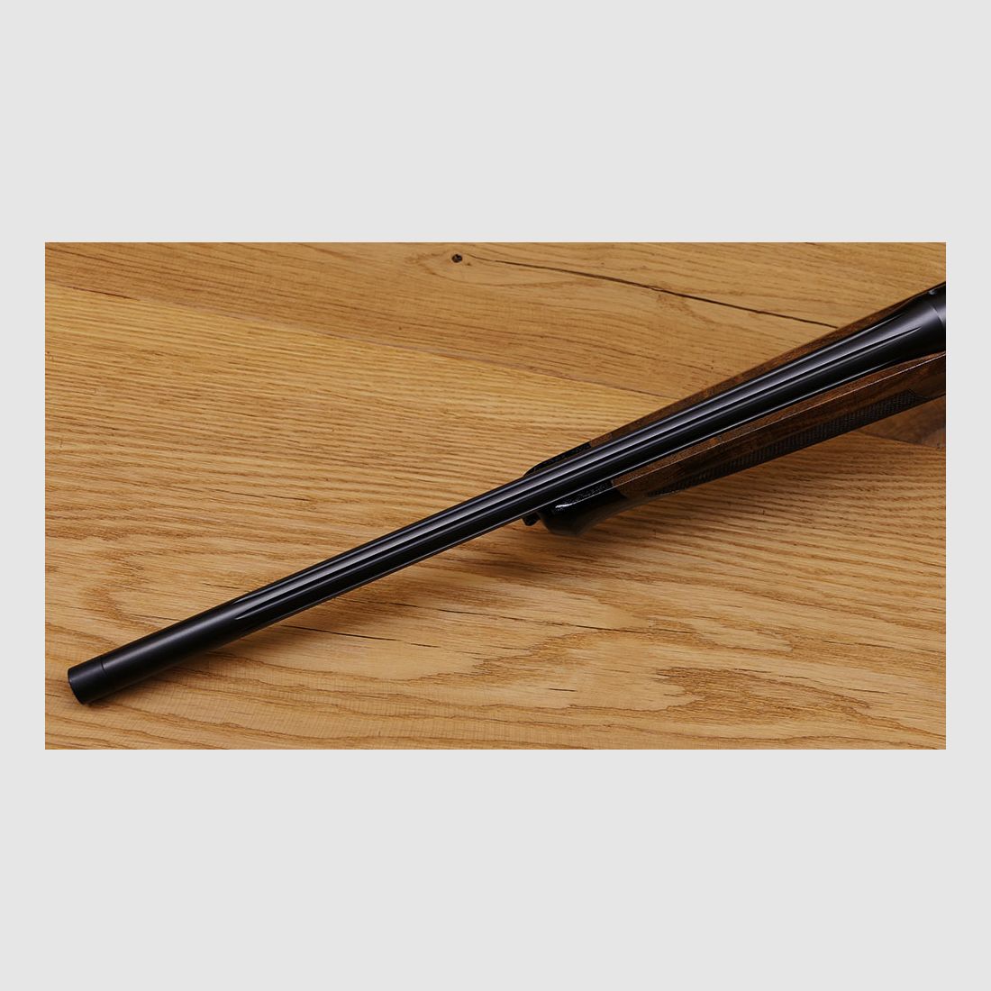 Blaser R8 mit Bunthärtung / Stahlsystem / kannelierter Lauf .308 / Stahlkugel gerändelt mit Blume und Goldlinie / goldener Verschlusskopf /  TRAUM AUS HOLZ & STAHL