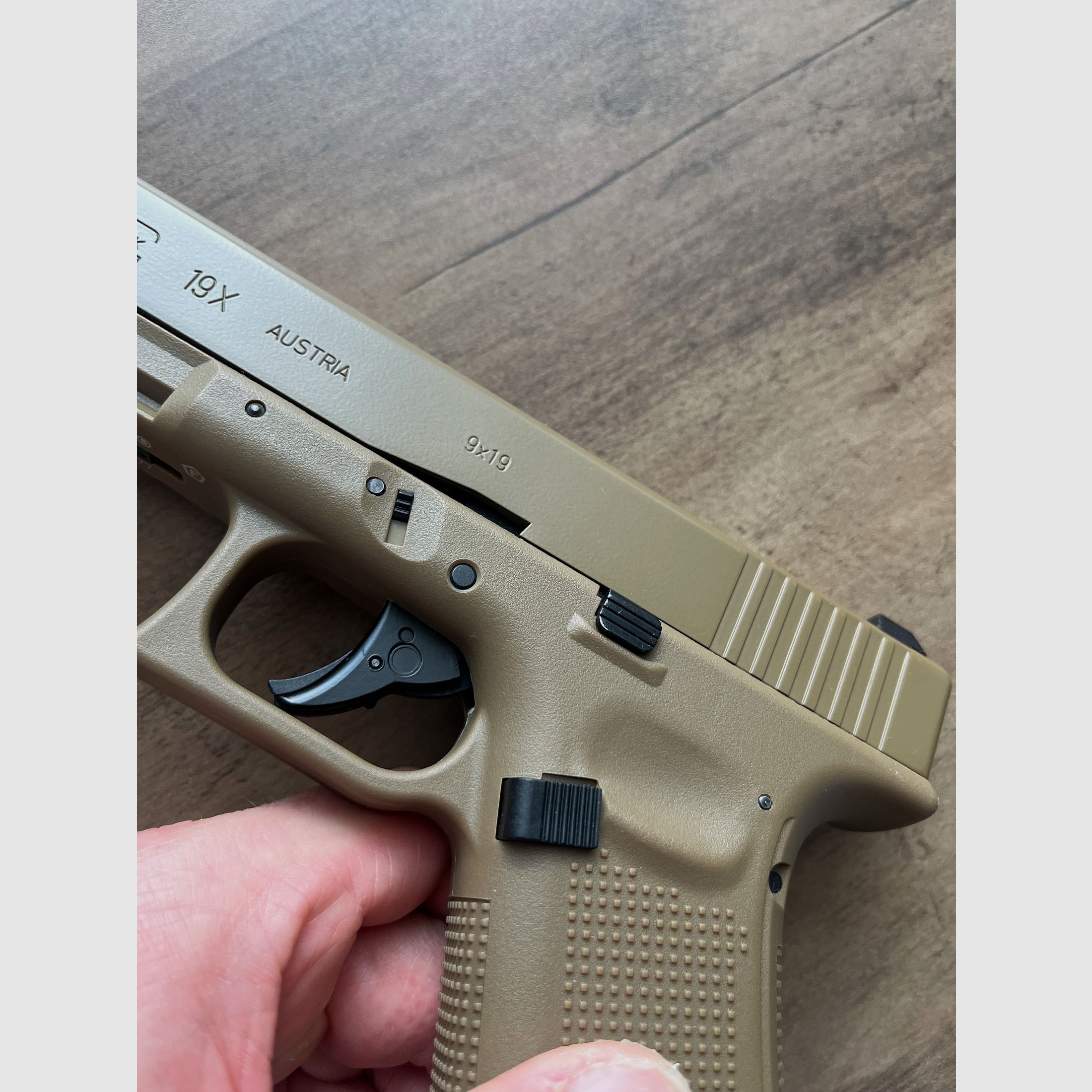 Glock 19X CO2 luchtpistool kal. 4,5mm BB blowback coyote tan