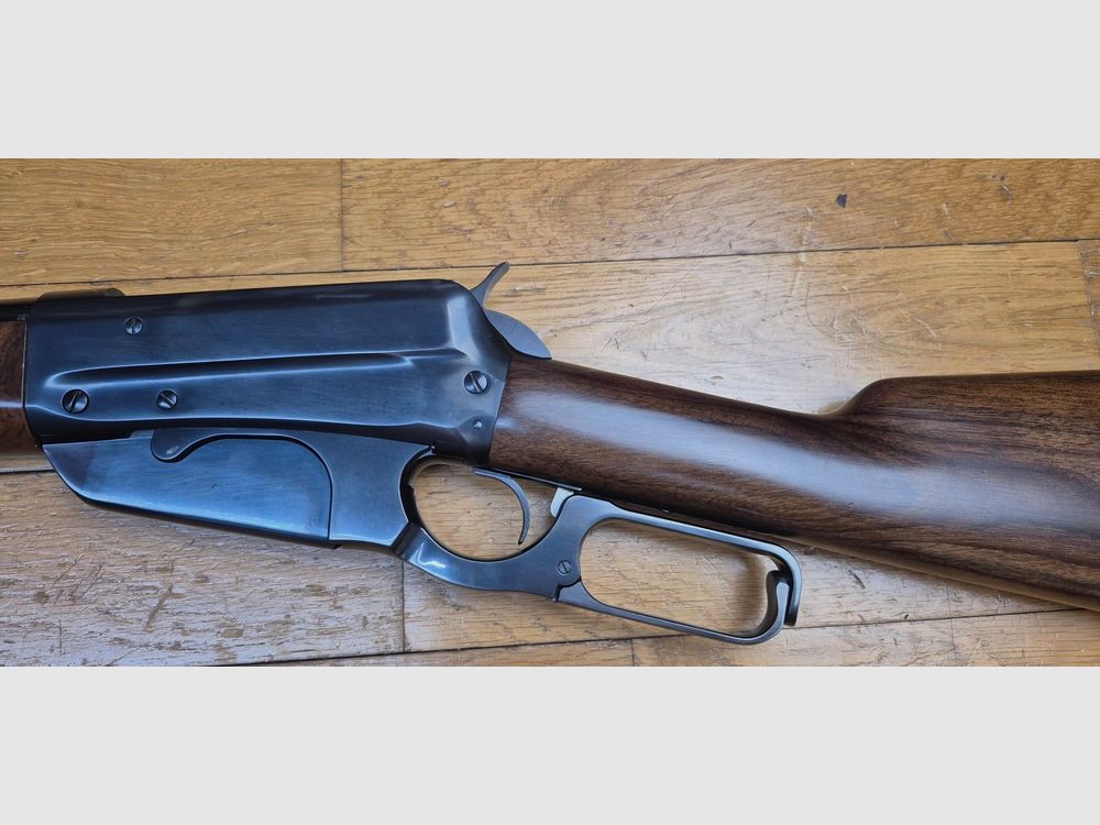 Prachtige Winchester 1895 – Formidabel kal. 30.06 – Uitstekende afwerking door Miroku in Japan voor Browning – Zeer mooi hout, minstens Grade V – Prachtige loop en perfecte mechanica – Wapen in zeer goede staat – TBE+!, afbeelding 4 van 40