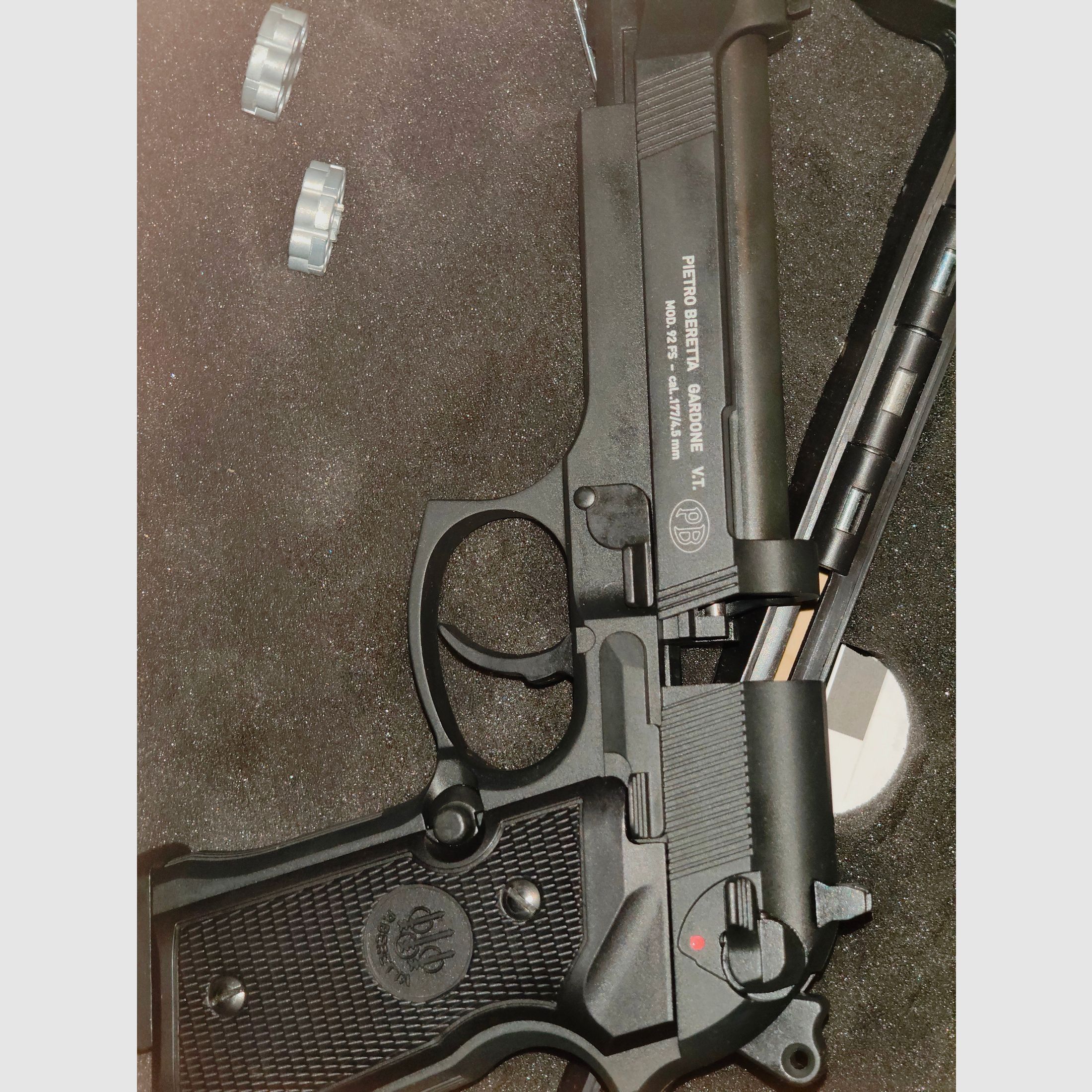 Beretta M92 FS CO2 Pistole 4,5 mm Diabolo brüniert