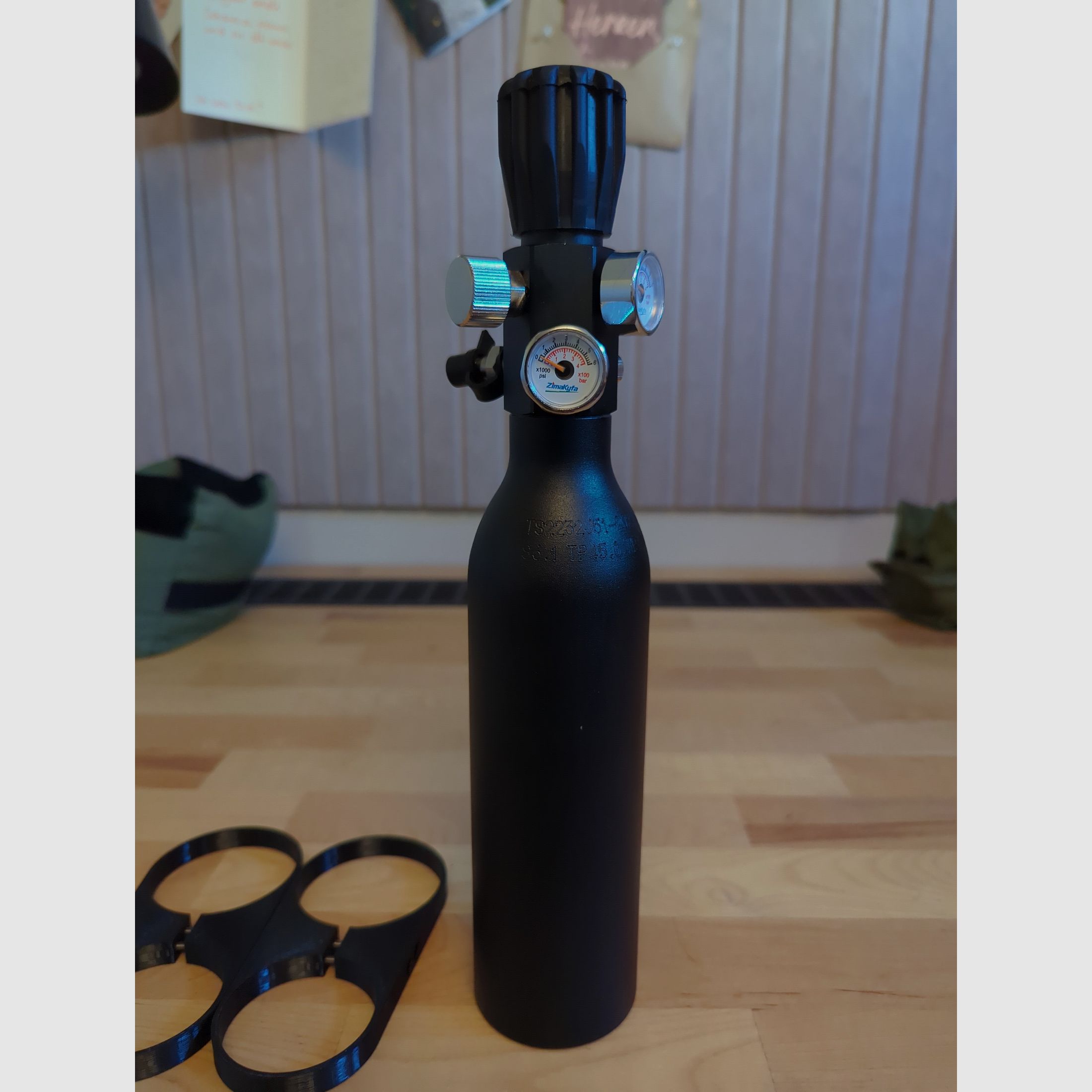 Botella de aire comprimido 0,3L Megalodon HP Max