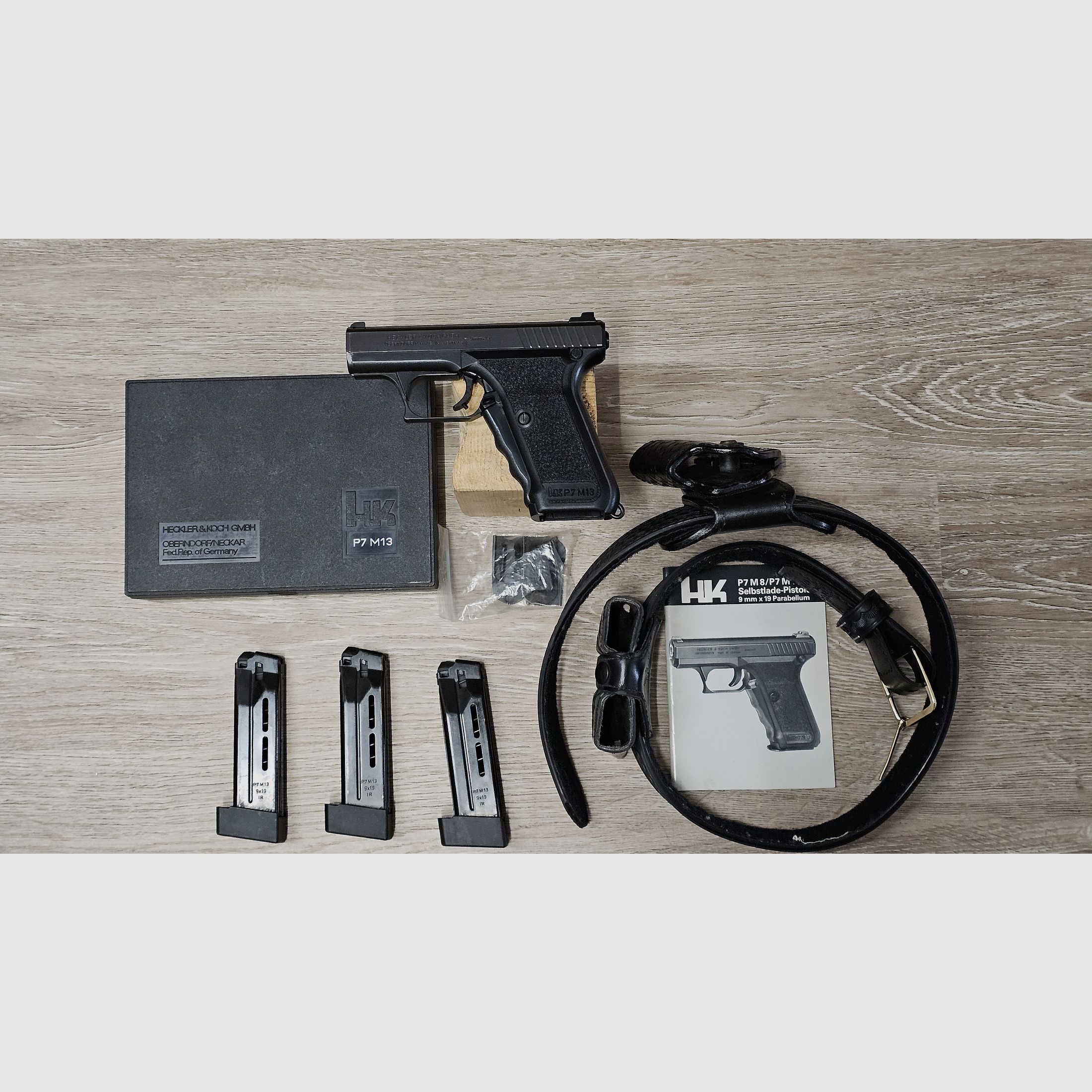 Heckler & Koch P7 M13, 9mm, inkl. 3 Magazinen, originaler Hersteller-Kunststoffbox und Bedienungsanleitung