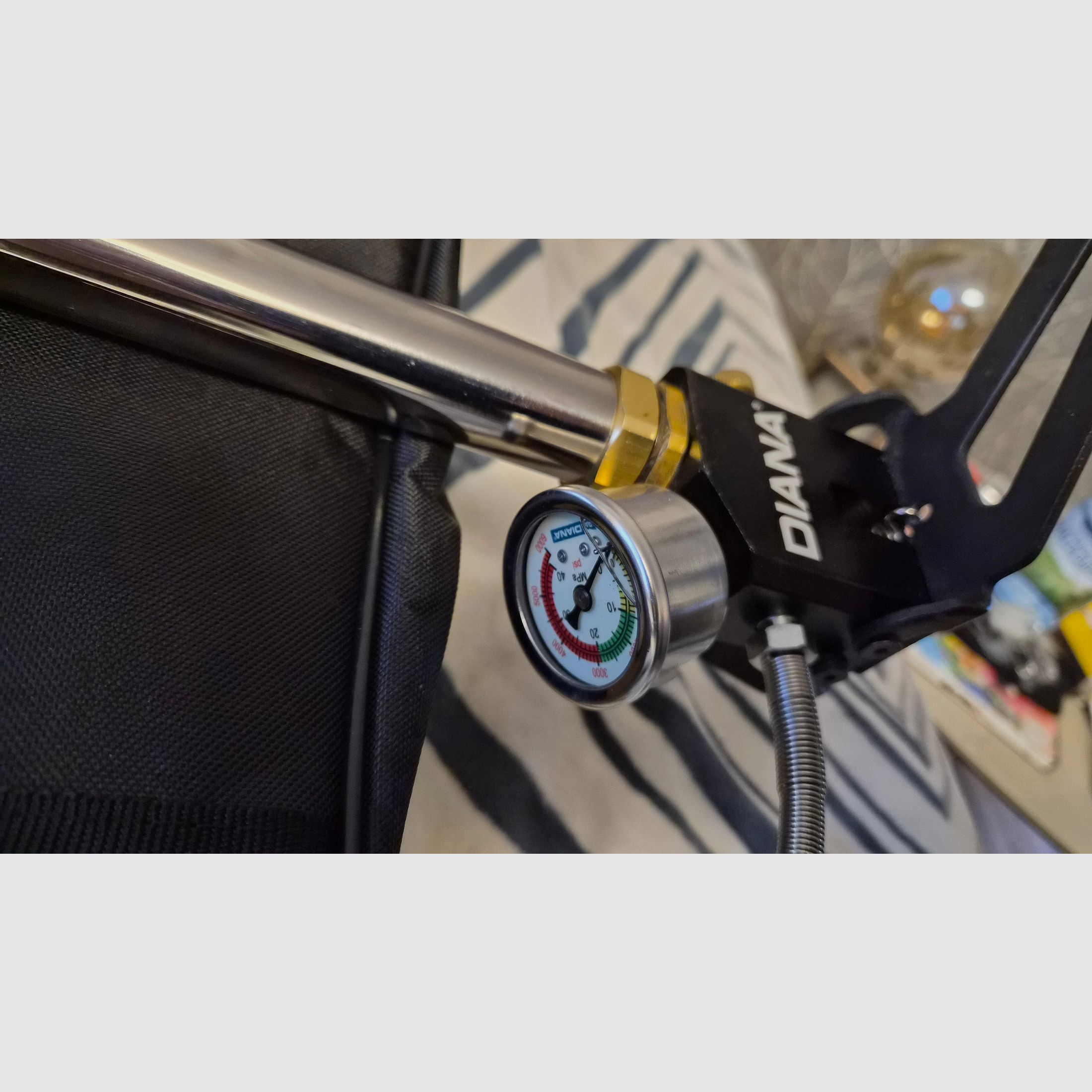 DIANA Stormrider Kaliber 4.5 mit Zielfernrohr und Pressluftpumpe