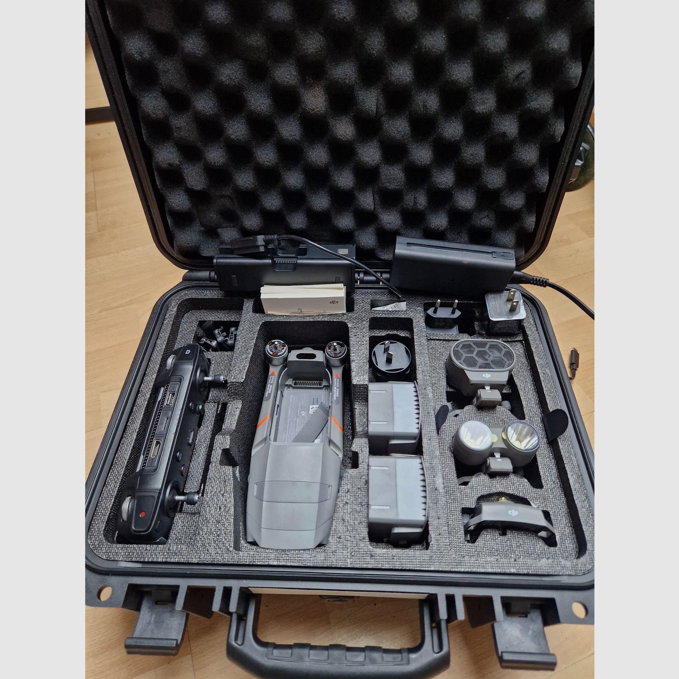 NUOVO DJI Mavic 2 Enterprise Advanced termografia 640 tempo di volo totale del dispositivo due ore entrambe le batterie hanno solo 4 cicli di carica.