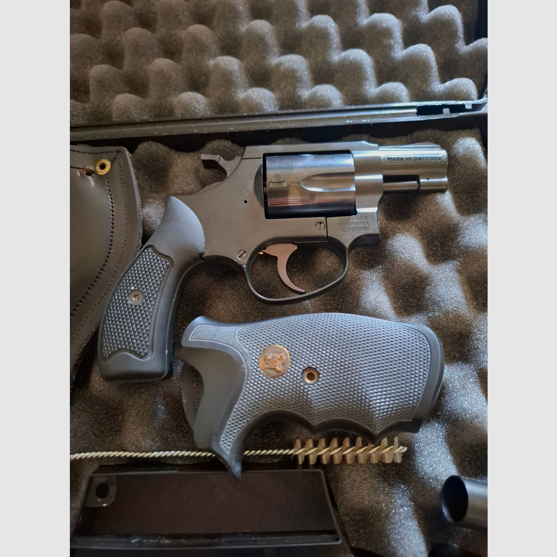 Arminius HW 37 met holster en extra gripplaten