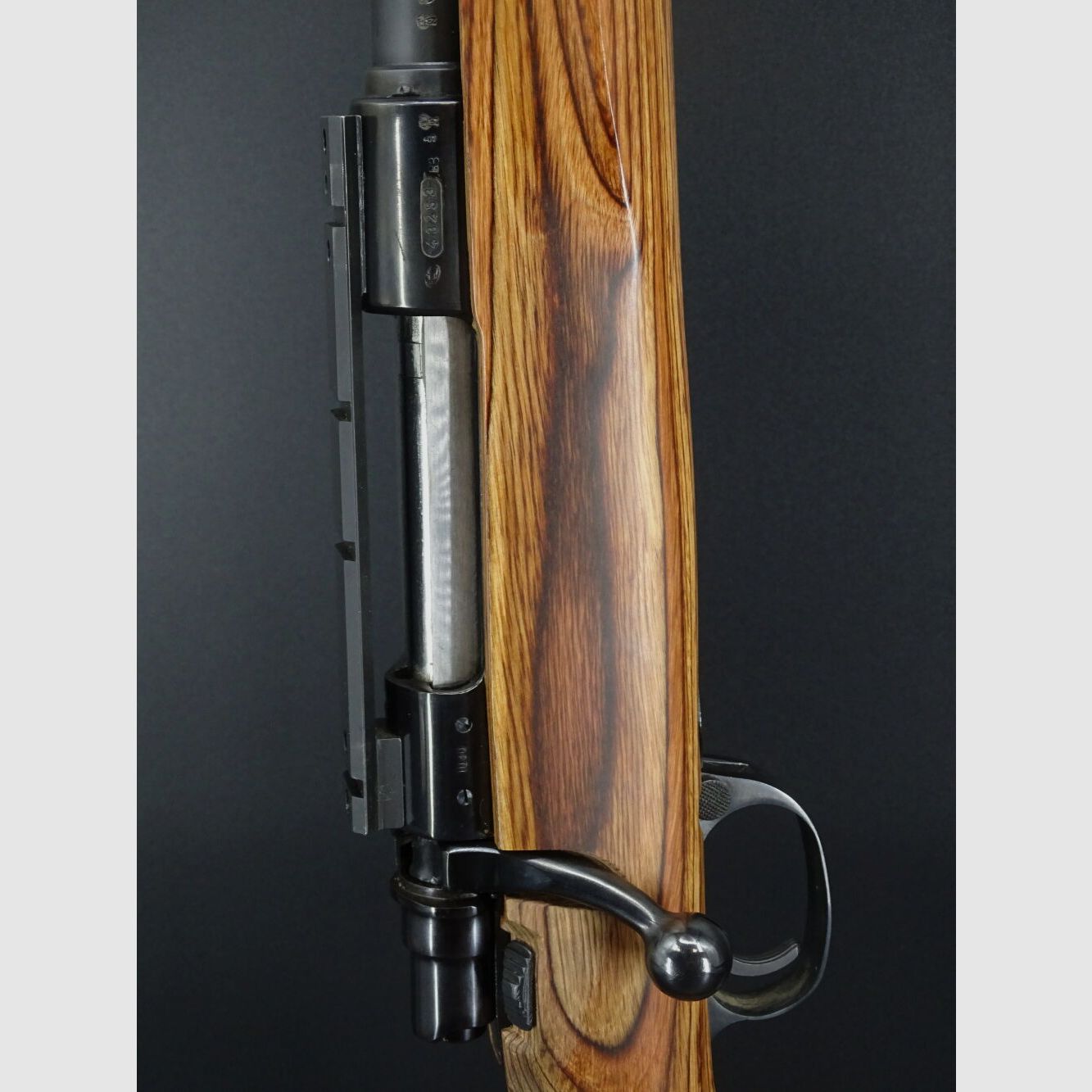 Zastava met matchloop gelamineerde kolf kaliber .300 Win Mag matchgeweer uit 2011