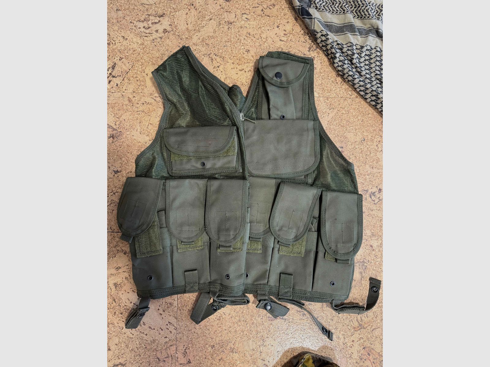 Airsoft-Ausrüstung zu verkaufen – Komplettes Set für Anfänger mit Zubehör in British Army Optik / DPM / Rebellen Outfit