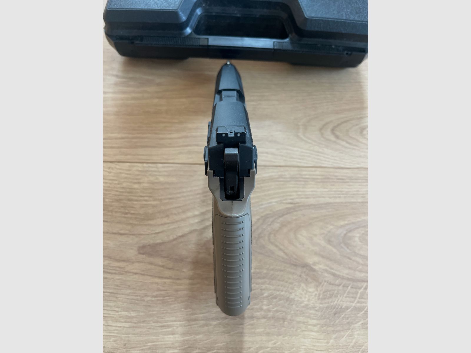 KJ Works CZ P09 Airsoft 6mm avec glissière en métal, image 3 sur 9
