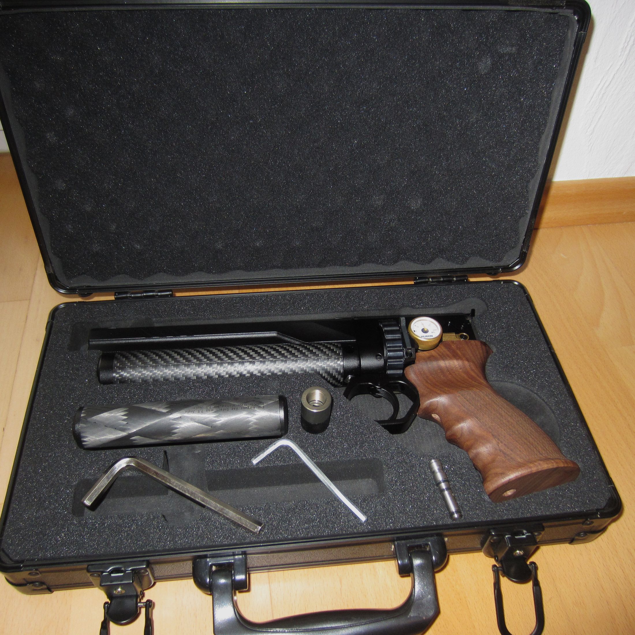 Air pressure pistol Huben GK 1 with matching silencer - as good as new, up to 7.5 Joules