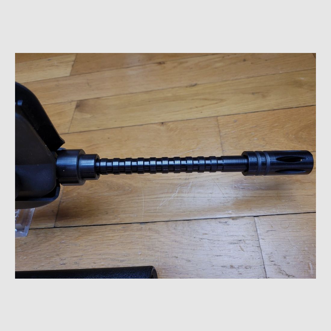 Peu courant Fusil semi-automatique FAMAS F11 – Par Unique à Hendaye – Cal 22 LR – 100% d&rsquo;origine et 100% Made in France- Silencieux Still – Documents – Collector à l&rsquo;état quasi neuf, image 19 sur 26