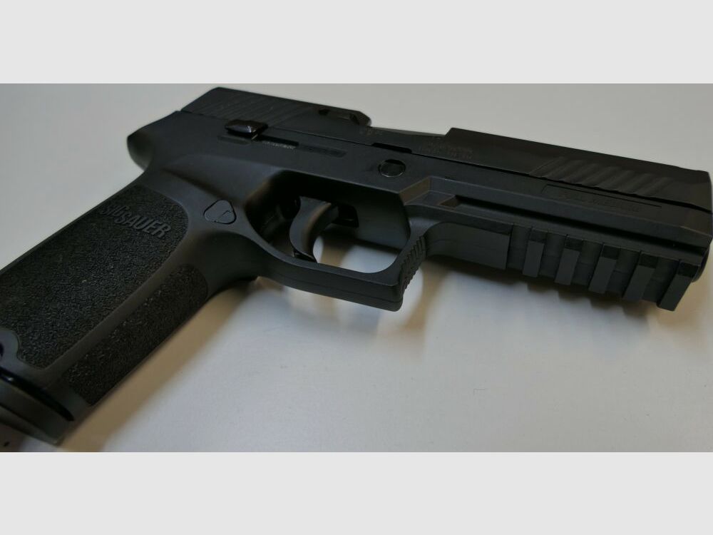 SIG SAUER Pistole SIG Sauer P320F im Kaliber 9mm Para (9x19) Inkl.Zubehör