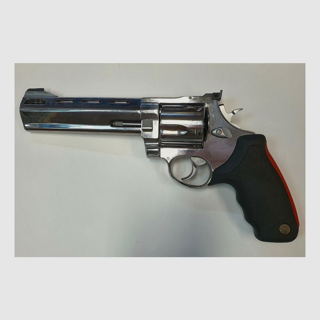 Rewolwer Taurus RAGING BULL w kalibrze .454 Casull niklowany 6,5" lufa
