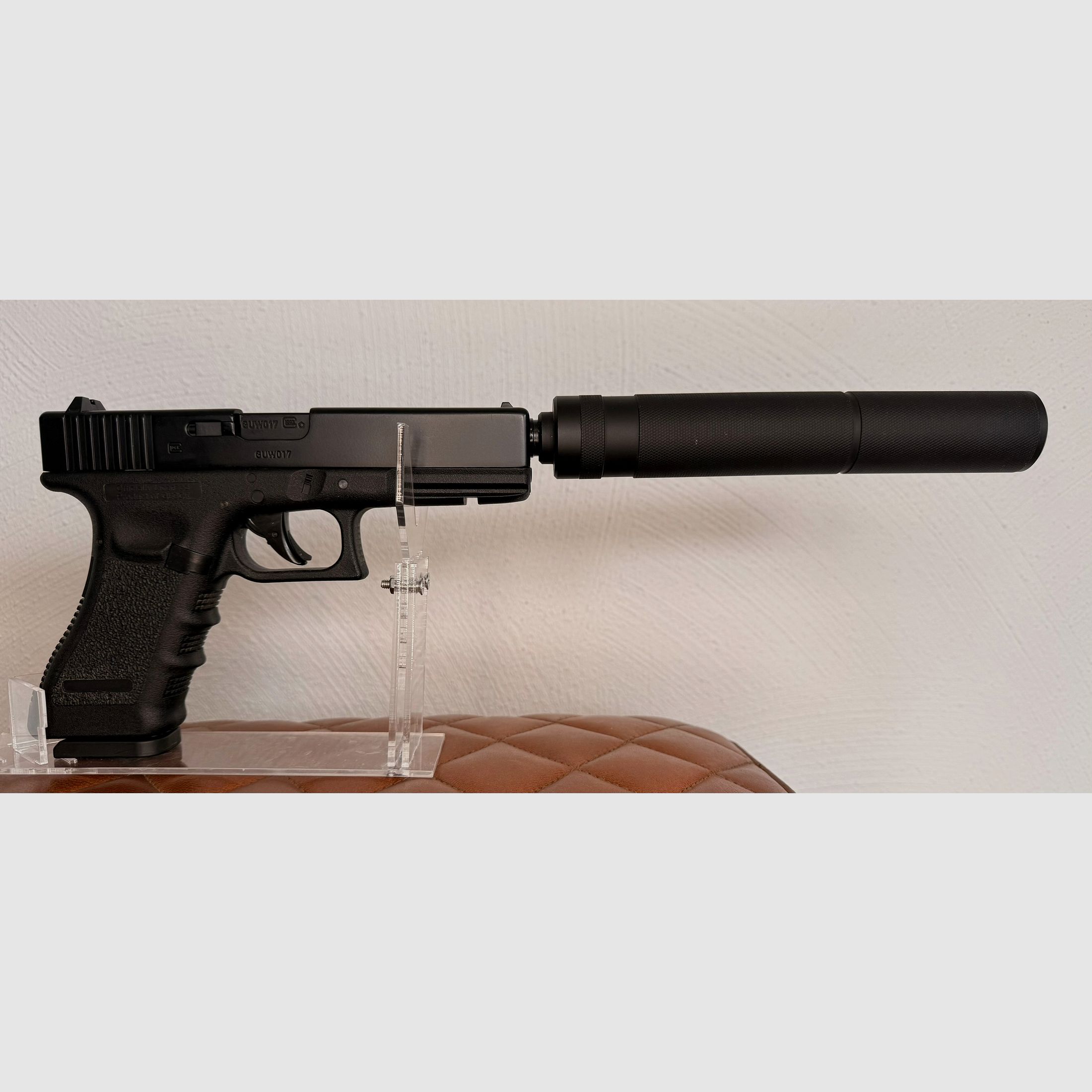 Glock 17 mit Laufgewinde Co2-Pistole Kaliber 4,5 mm Stahl BB / Diabolo Blowback (P18) + Schalldämpfer