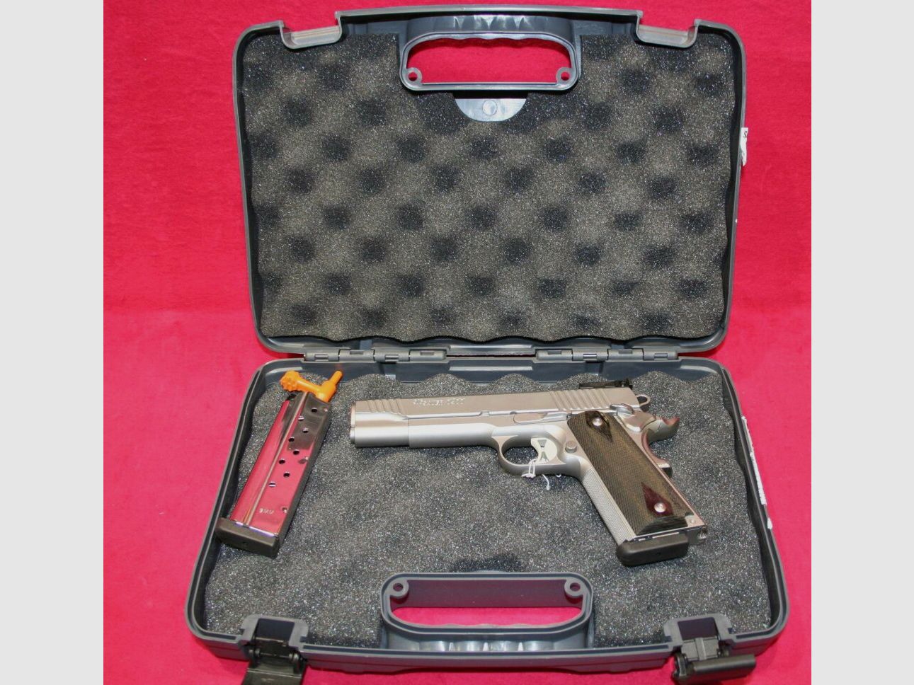 SigSauer Modell 1911, Bild 1 von 3