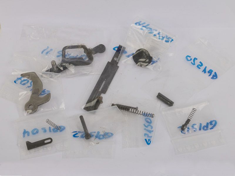 Konvolut gebrauchte Ersatzteile fĂĽr Schreckschuss-, Gas-, Signalpistole Record GP1S 19-teilig