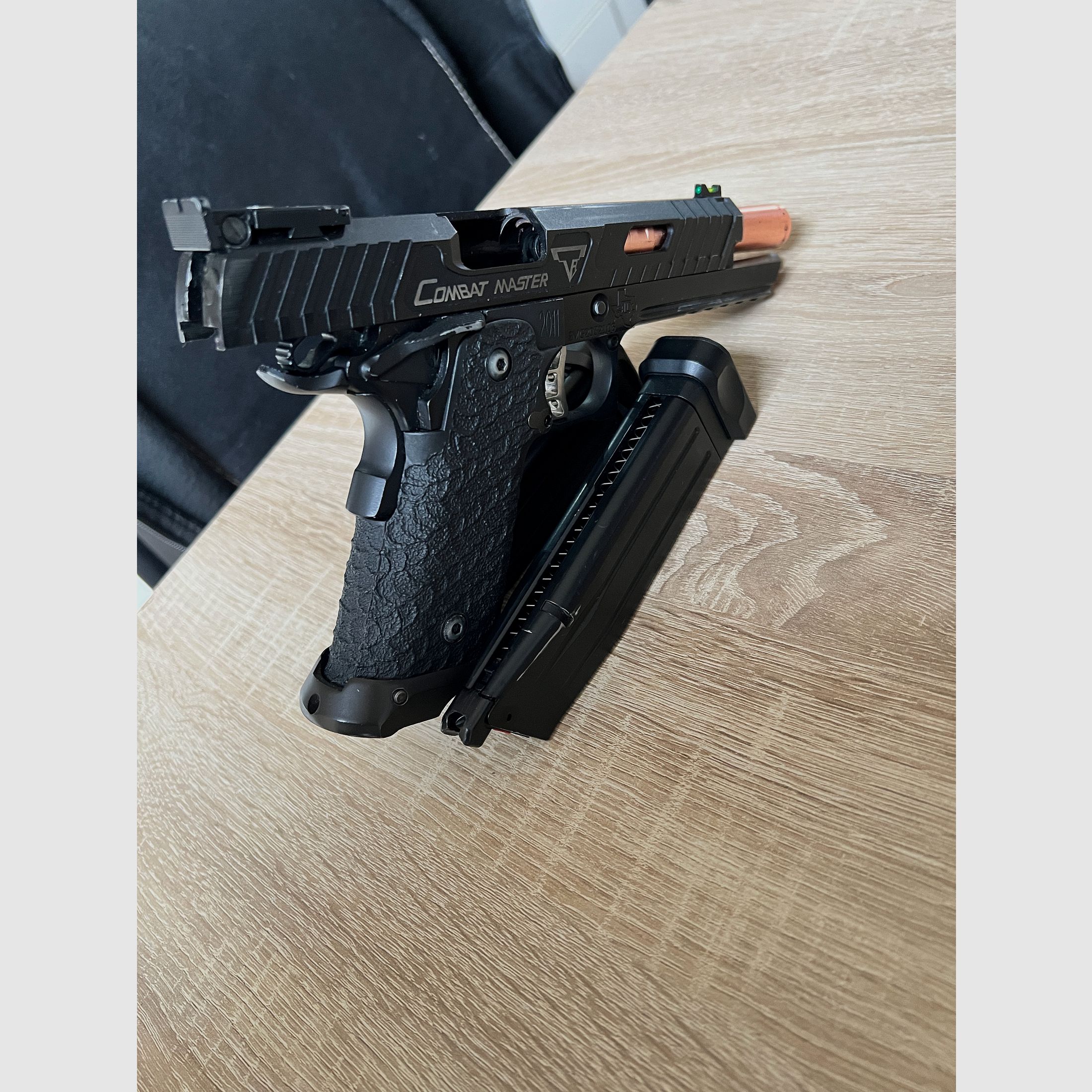 Combat Master 2011 par EMG
