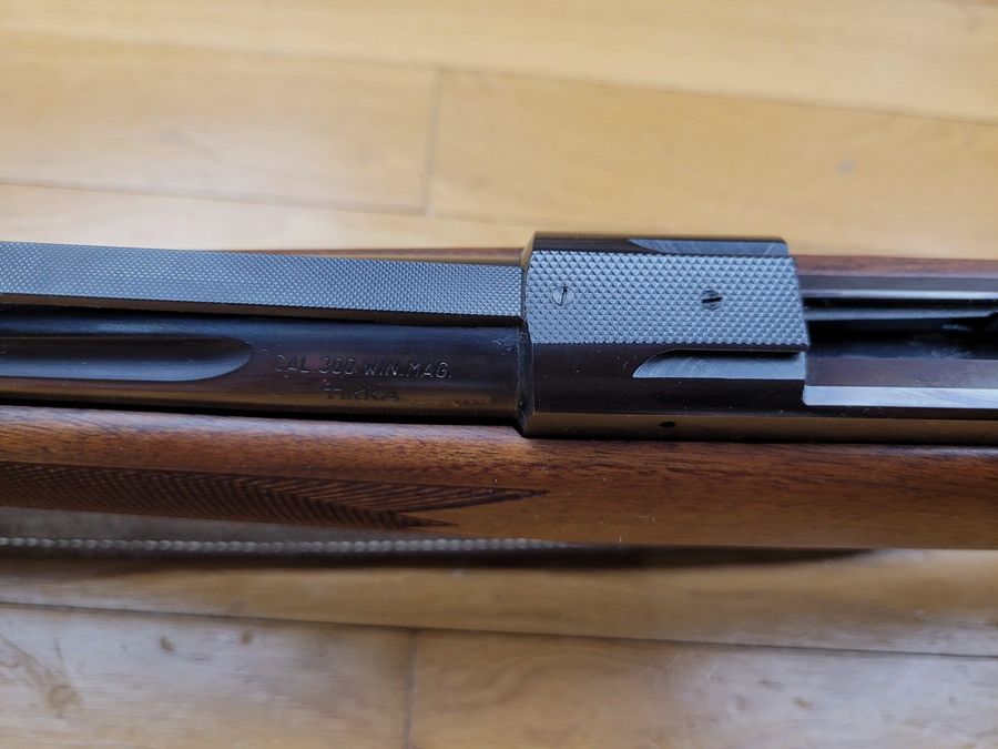 Tikka M65 Büchse – 300Win Mag – Wunderschöner Nussbaum – zweites Visier – Gewehrriemen – 2 Magazine! Neu!, Bild 22 von 28