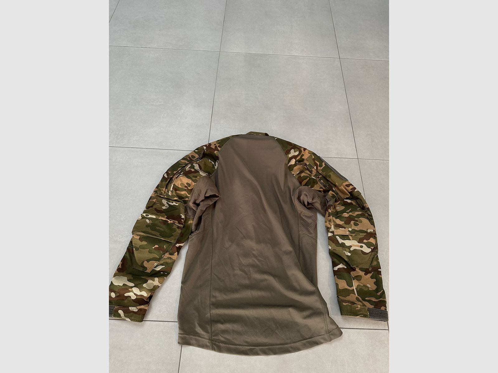 UF Pro Combat Shirt, bijzondere camo, maat L Laagste prijs