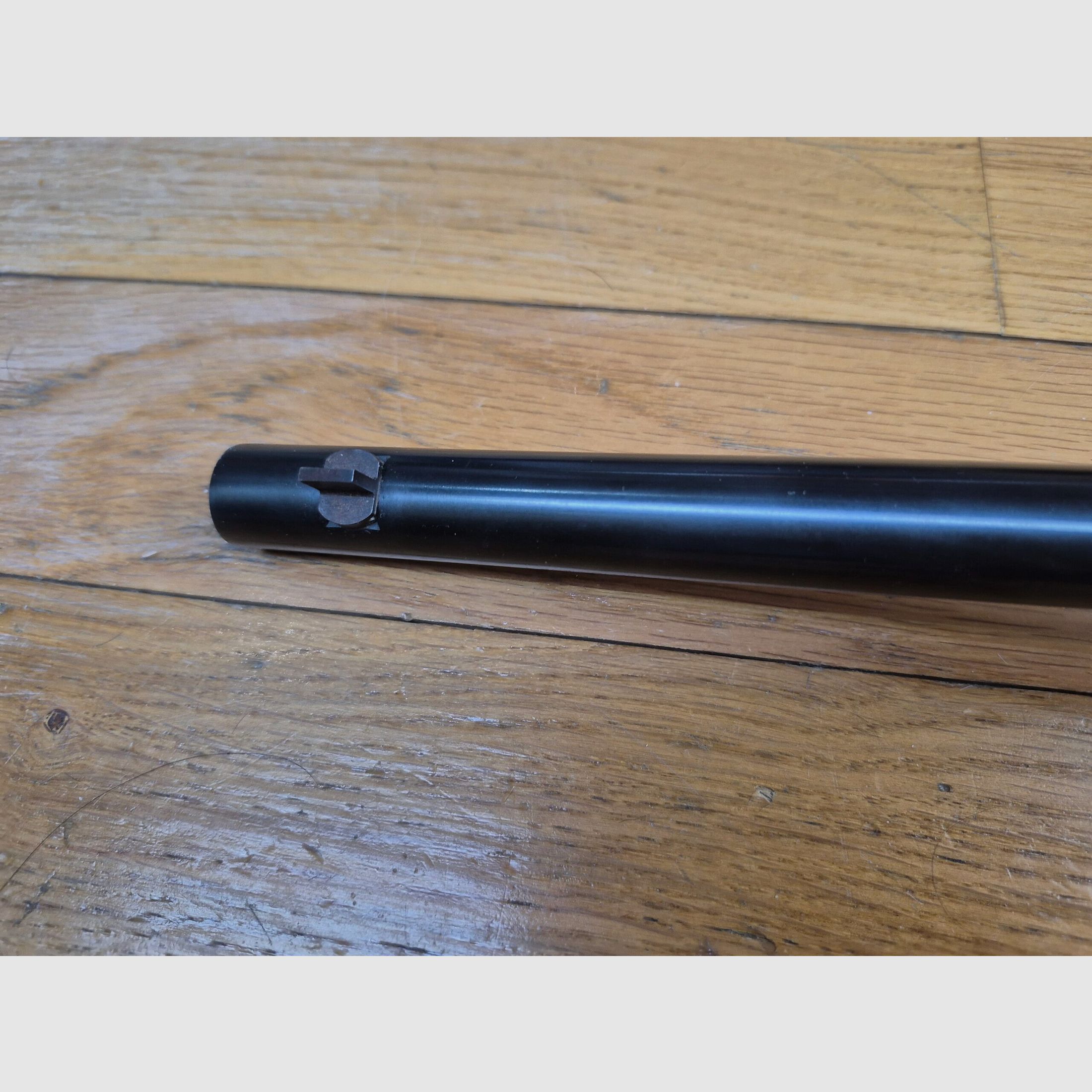 Wunderschöne Springfield Trapdoor Repetierbüchse Modell 1873 – Offiziersmodell – US-Herstellung von Harrington & Richardson – Waffe von 1973 – Kaliber 45-70 Gvt – Die Waffe von Little Big Horn – Hervorragende Verarbeitung – Hochwertiges Holz und marmorierte Metallteile – Mechanik in Top-Zustand – Neuer 22 Zoll Lauf – TBE+++, Bild 26 von 39