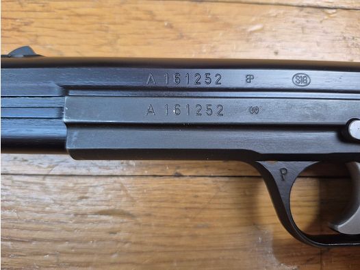 Bellissimo pistola SIG P210-2 – Mito del 9 para – Arma militare del 4° contratto – Circa 1965 – Ottima brunitura – Funzionamento e canna da sogno – Certificato di prove di Saint-Étienne – Condizioni TBE++!