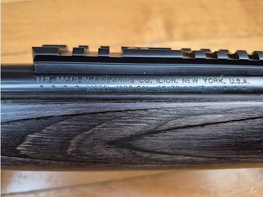 Wunderschöne Marlin Unterhebelrepetierbüchse – Modell 1895 – Kal. 45-70 Gvt – Spezialvorbereitung mit Abzug, weicher Ladeöffnung und Ranger Point Magazinverschluss – Seltene verstellbare Schaftkappe FORM ET und Original-Schaft – „Texas“ Hebelachse! – Neues Set für eine Top-Gelegenheit! – Neue Waffe!