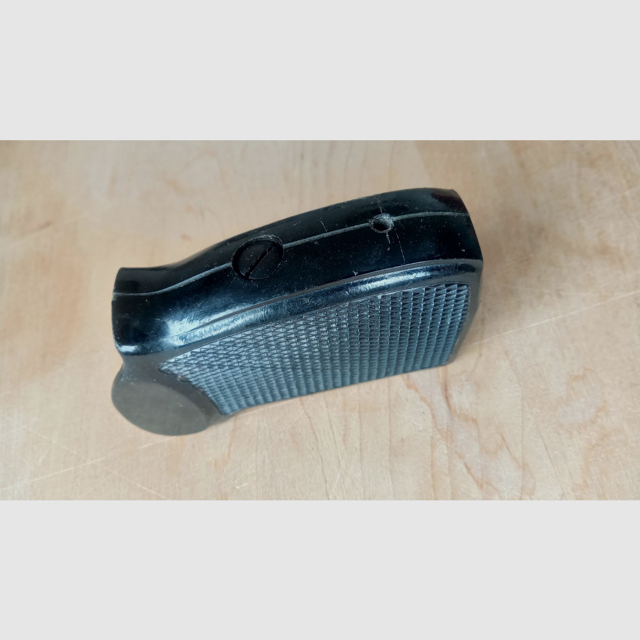 Bakelite grip shell with minor damage for DDR police pistol-M / Vintage grip for East German Makarov // 8 rounds PM 9x18