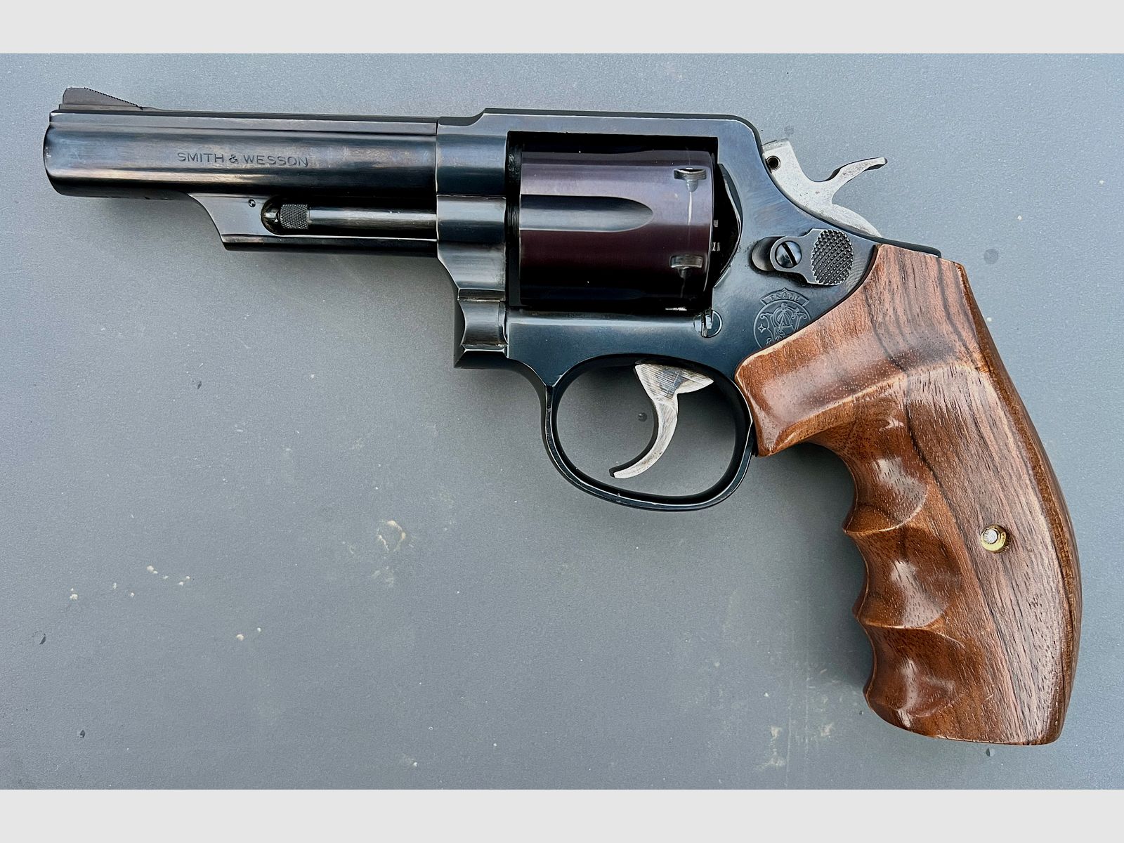 Smith & Wesson K/L Frame Round Butt Holzgriff Walnuss Finger Groove – neu – Top Ergonomie