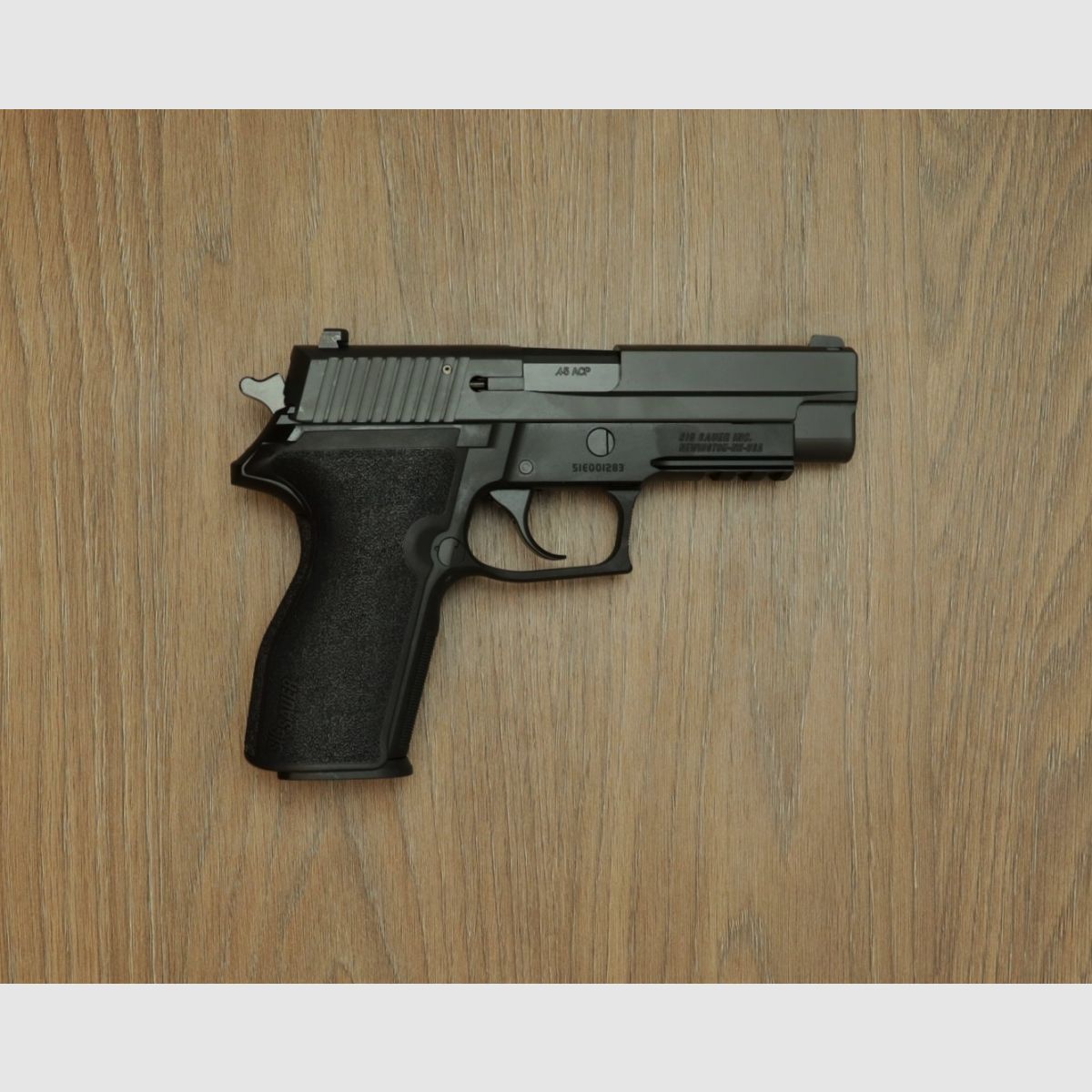 P227 Nitron, image 1 sur 2