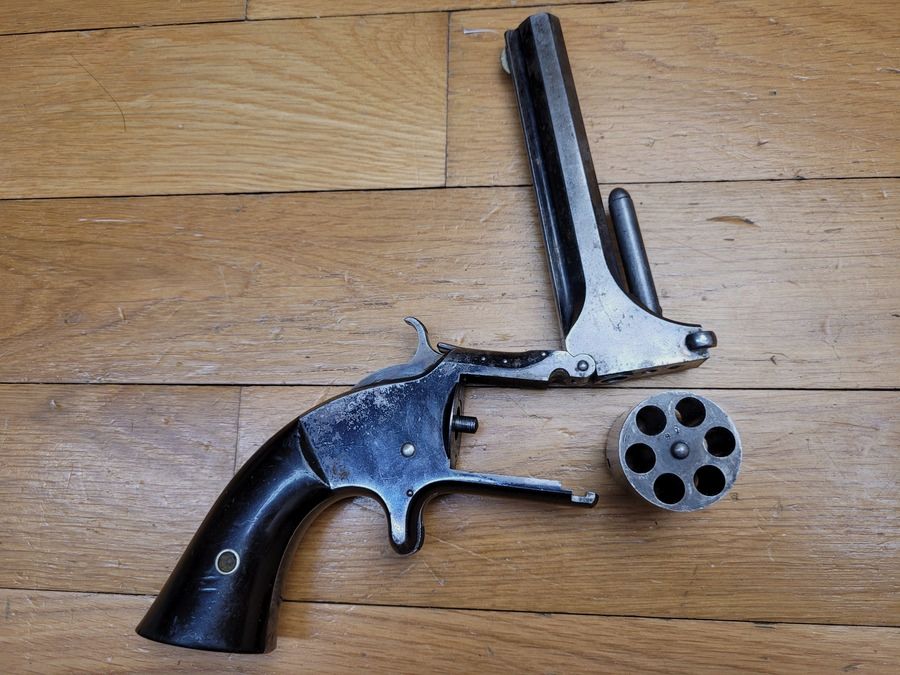 Mityczny rewolwer Smith & Wesson N°2 – Old Model Army 1860 z 1869 roku – 32SWL nabój boczny w 5 calach – Otwieranie Tip-Up – Idealna mechanika i lufa – Oryginalne oksydowanie w 60% – Pojedynczy numer seryjny – Ikona historii broni USA – TBE, zdjęcie 19 z 23