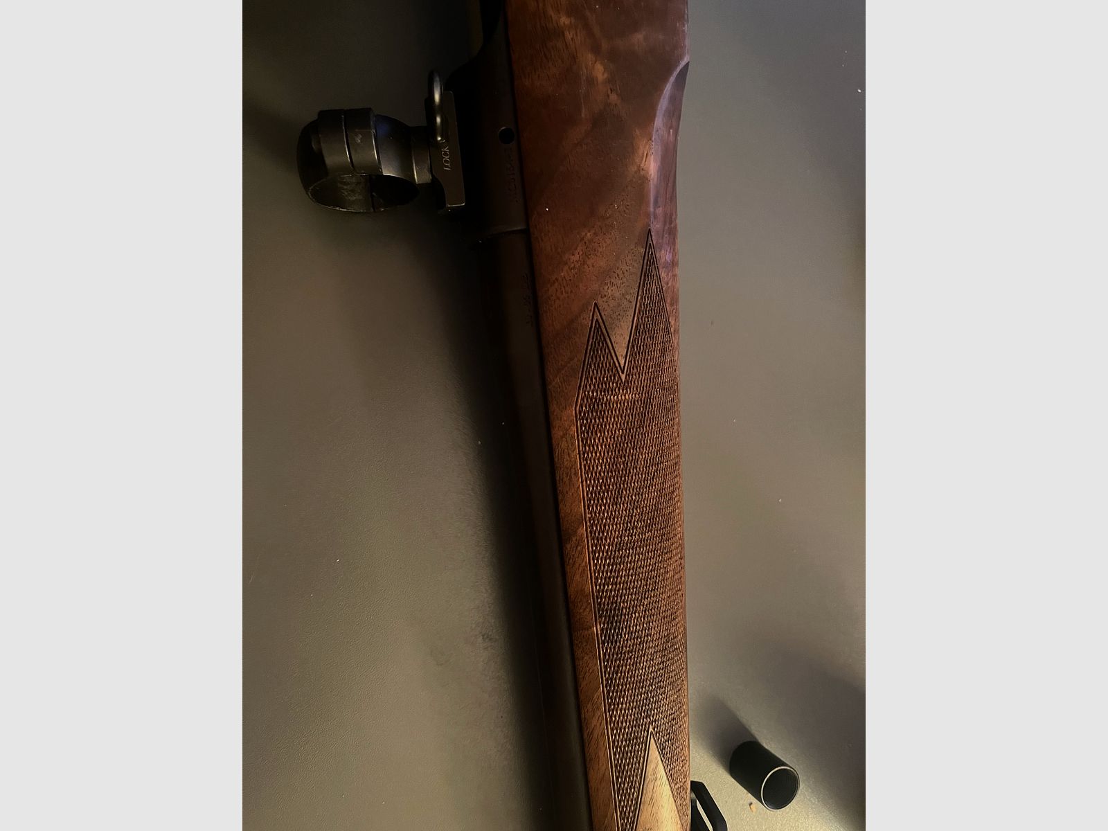 Mauser M12 culata de madera, calibre 30-06 con rosca en la boca y cerrojo manual, arma muy bonita.
