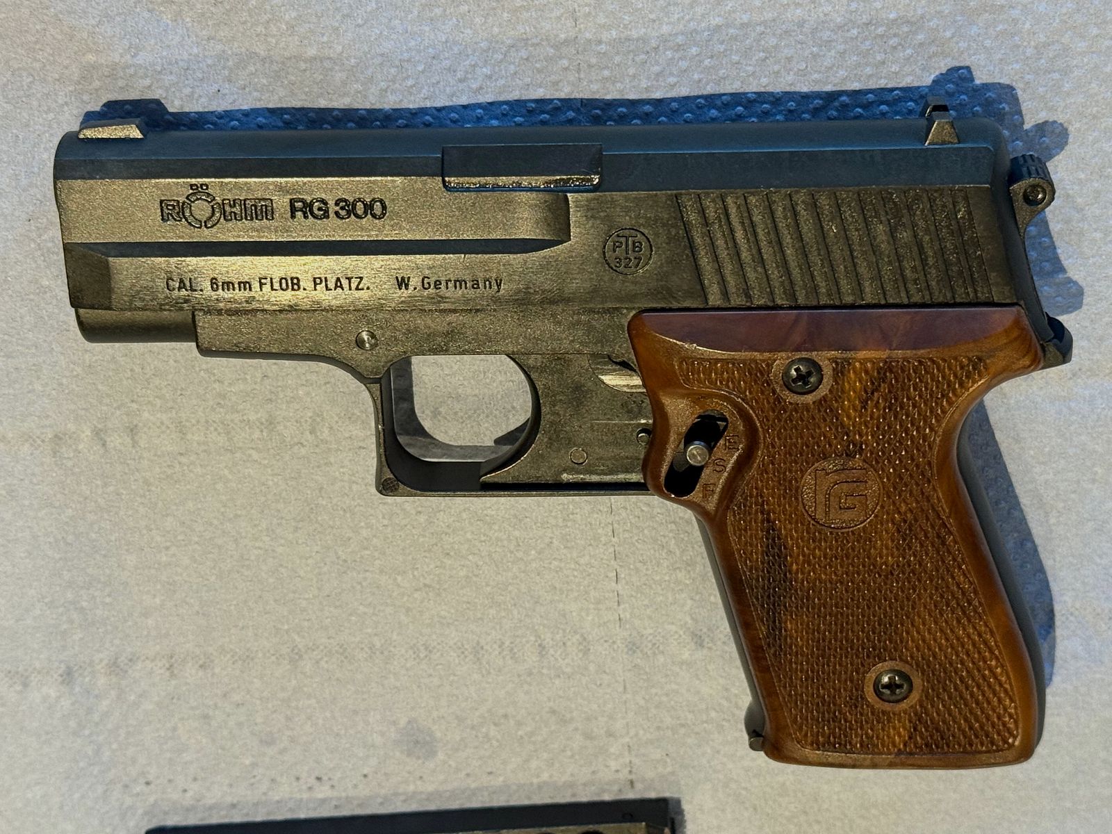 Röhm RG300 – Kompakte Schreckschusspistole im Kaliber 6mm Flobert (PTB 327)