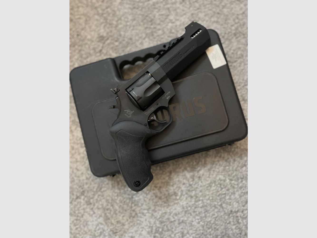 Taurus Raging Hunter