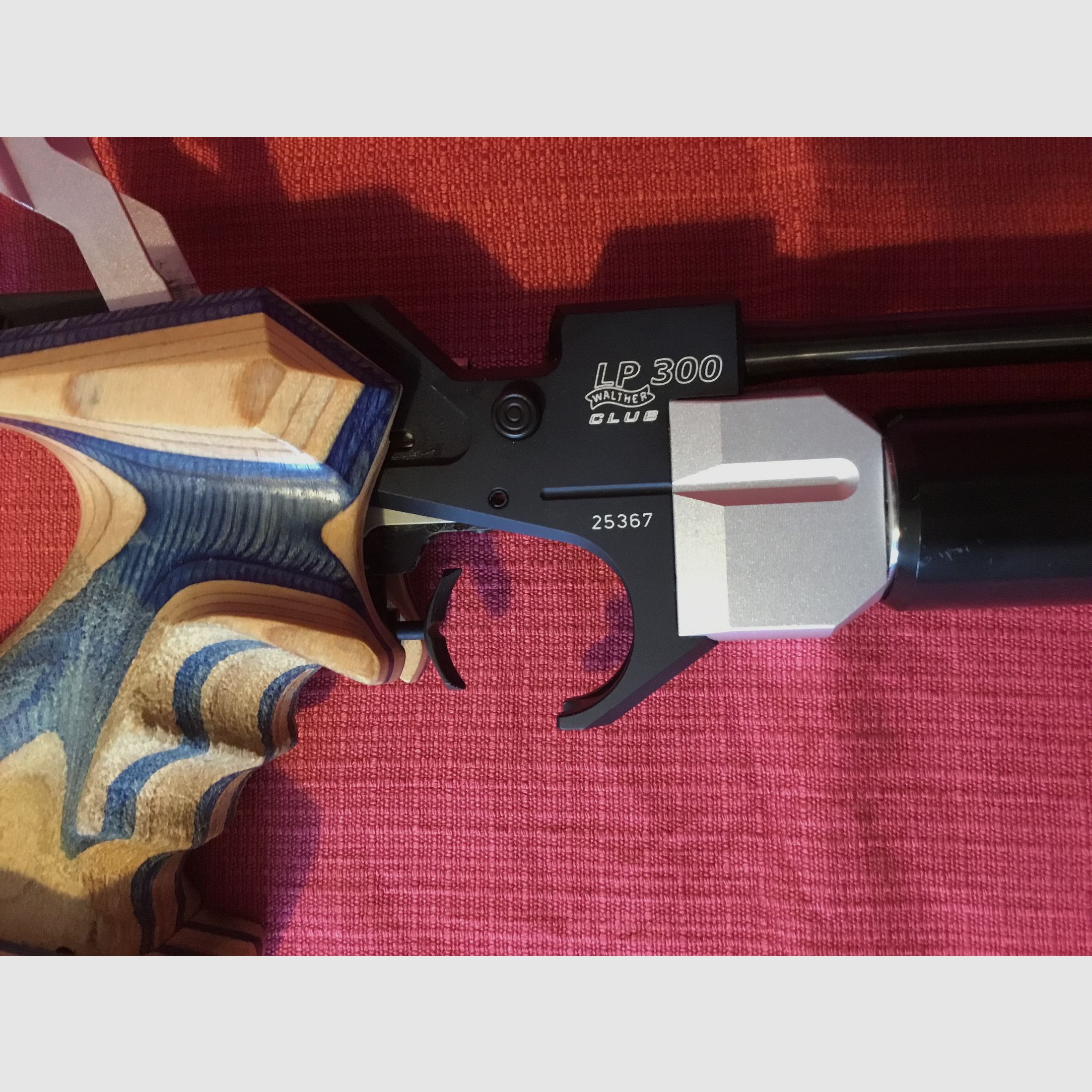 Walther luchtpistool 300 XT – Compleet set met koffer, vuladapter en beschrijving.