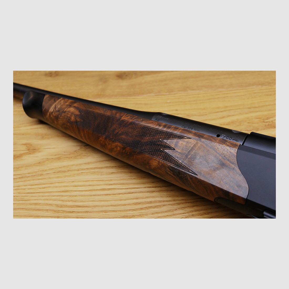 Blaser R8 Holzklasse 7 / Stahlkugel gerändelt mit Goldlinie / Kaliber und Lauflänge nach Wahl