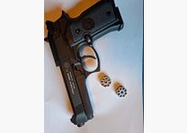 Umarex Beretta 92 FS CO₂ Cal.177/4,5mm incl. 22 CO₂ capsules & diabolo pellets