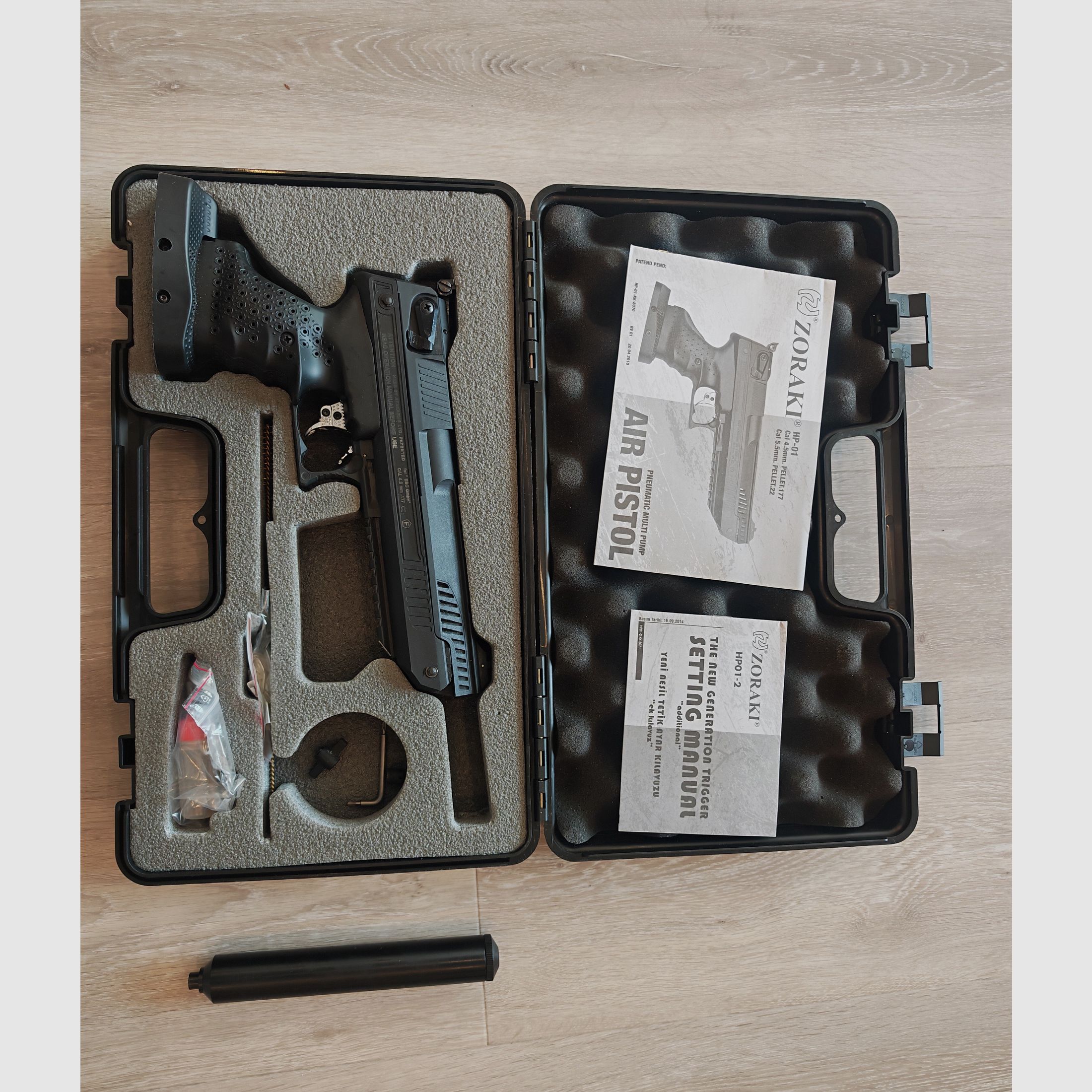 Zoraki HP01, 4,5 mm, mallette d'arme, poignée de match, silencieux, comme neuf.