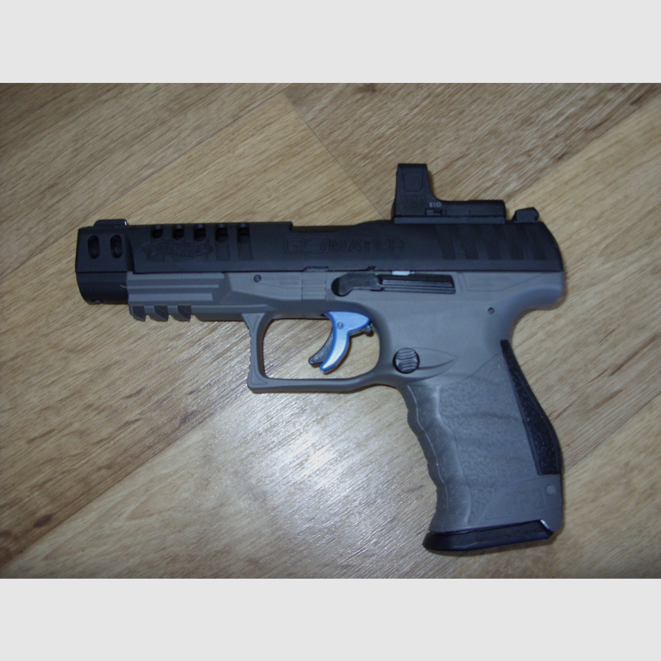 Walther Q5 Match CO2 Pistole mit Ersatzmagazin und Koffer + Zielscheiben