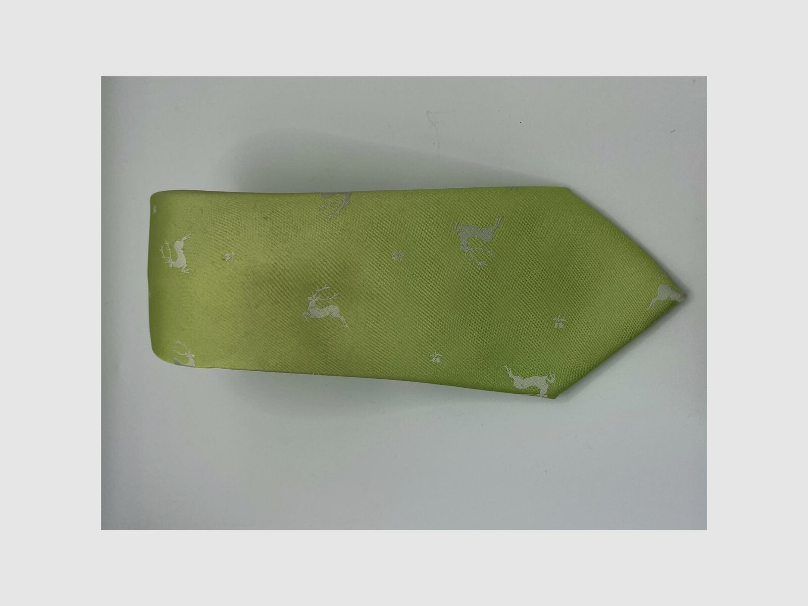 Cravatta verde chiaro motivo cervo argentato