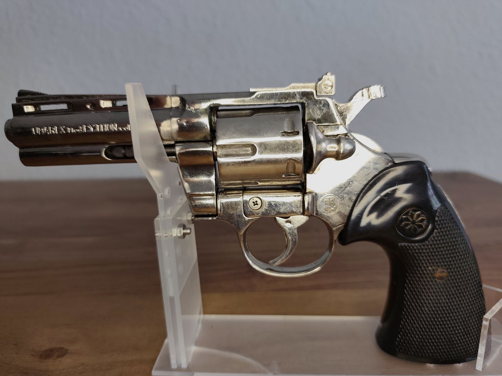UMAREX Python 9mm R    !!!Defekt an Bastler kleine Feder gebrochen!!!