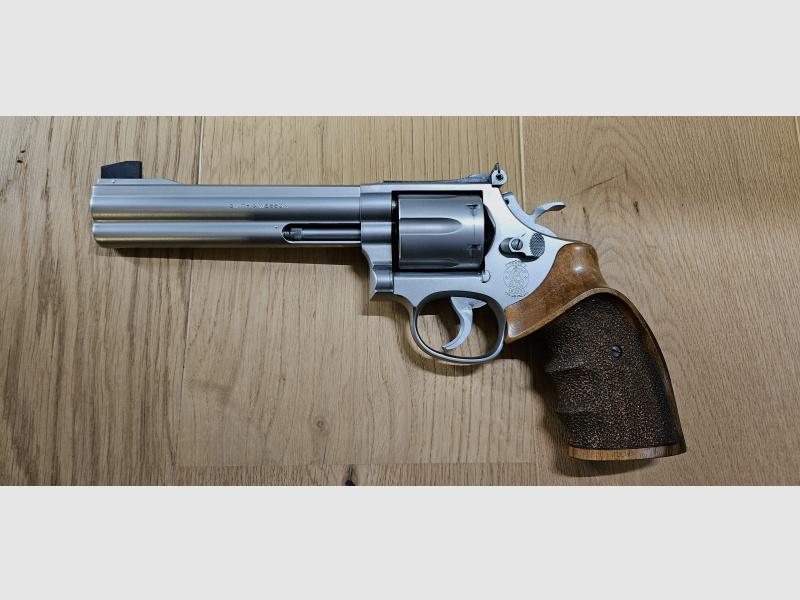 Smith&Wesson 686-4 Target Champion in .357 und Formgriff