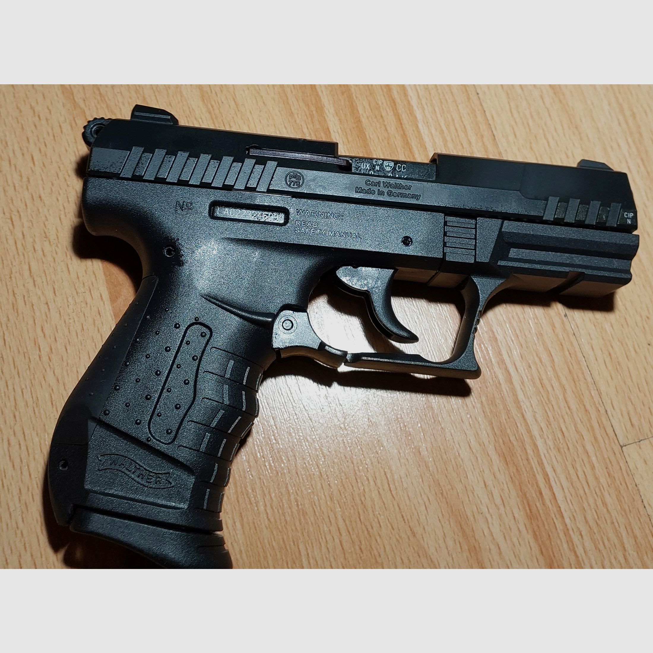 Walther P22 Ready Schreckschuss Pistole 9mm P.A.K. schwarz (PTB 778) neuwertig.